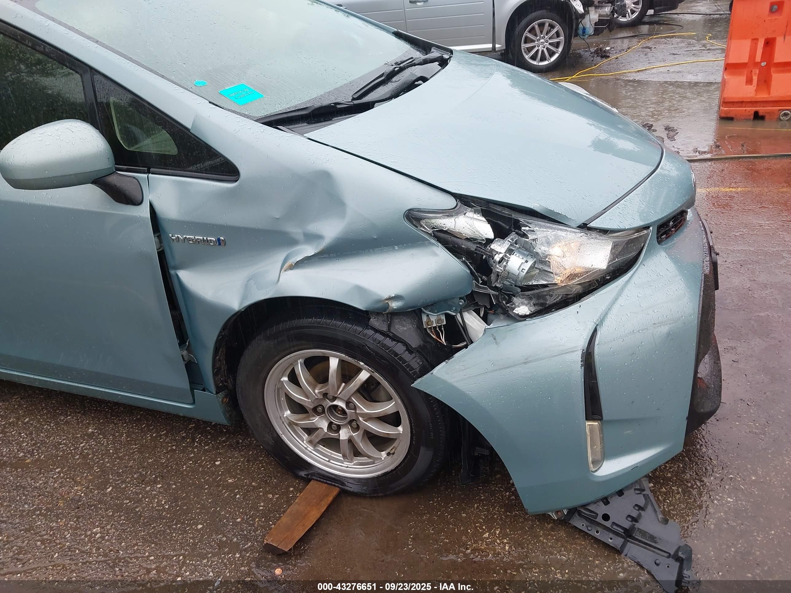 TOYOTA PRIUS image 6