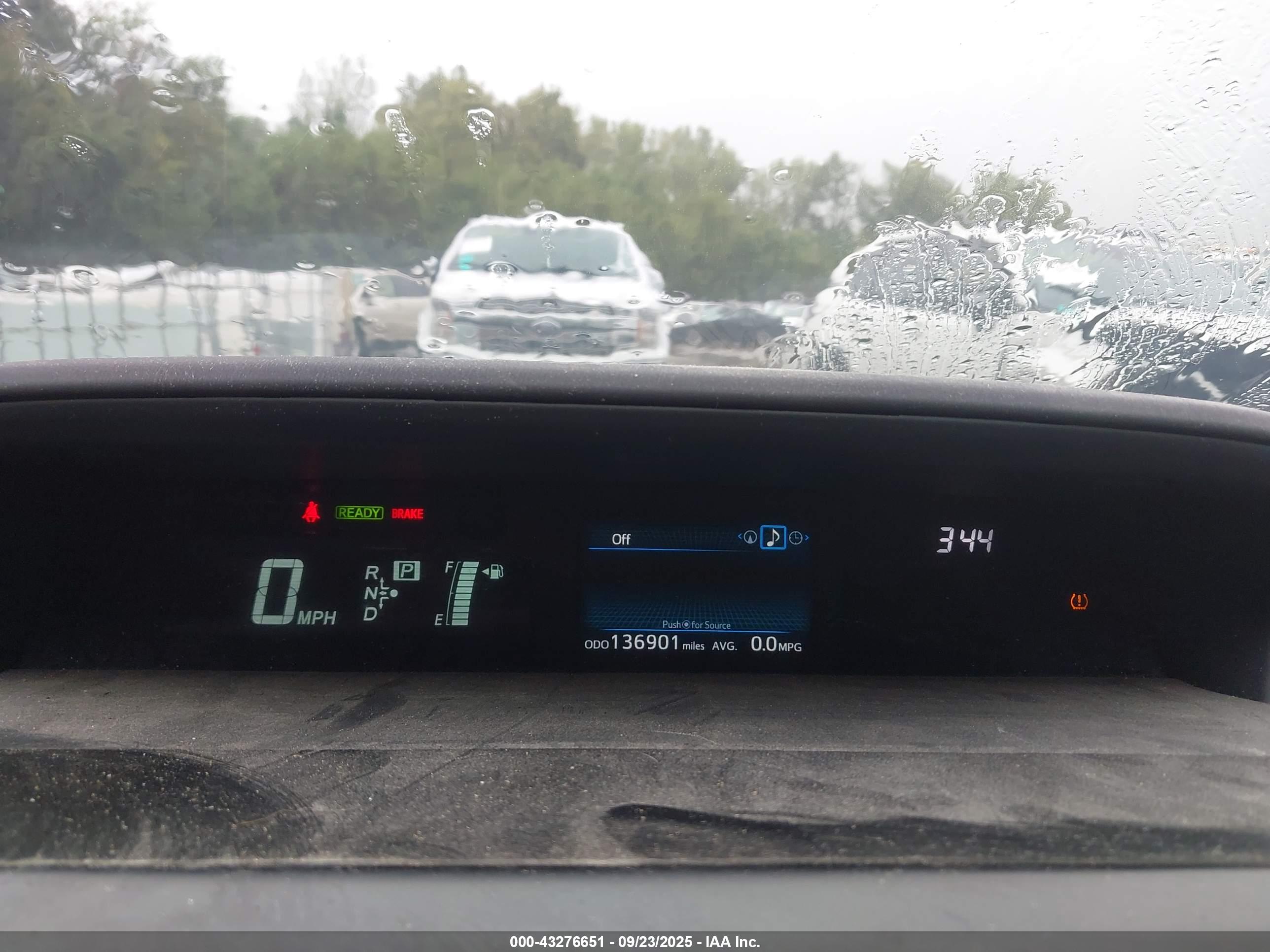 TOYOTA PRIUS image 7