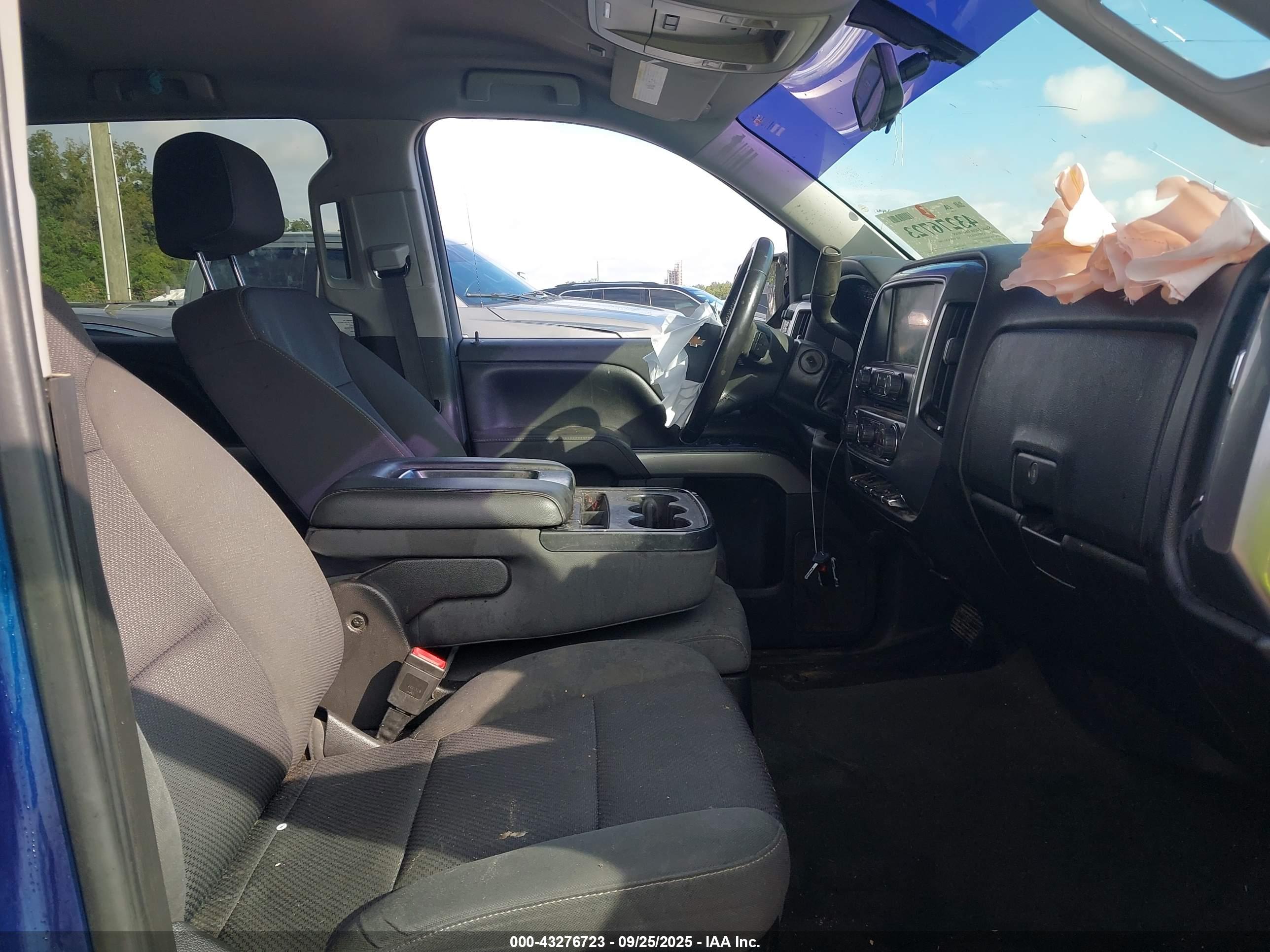 CHEVROLET SILVERADO image 5