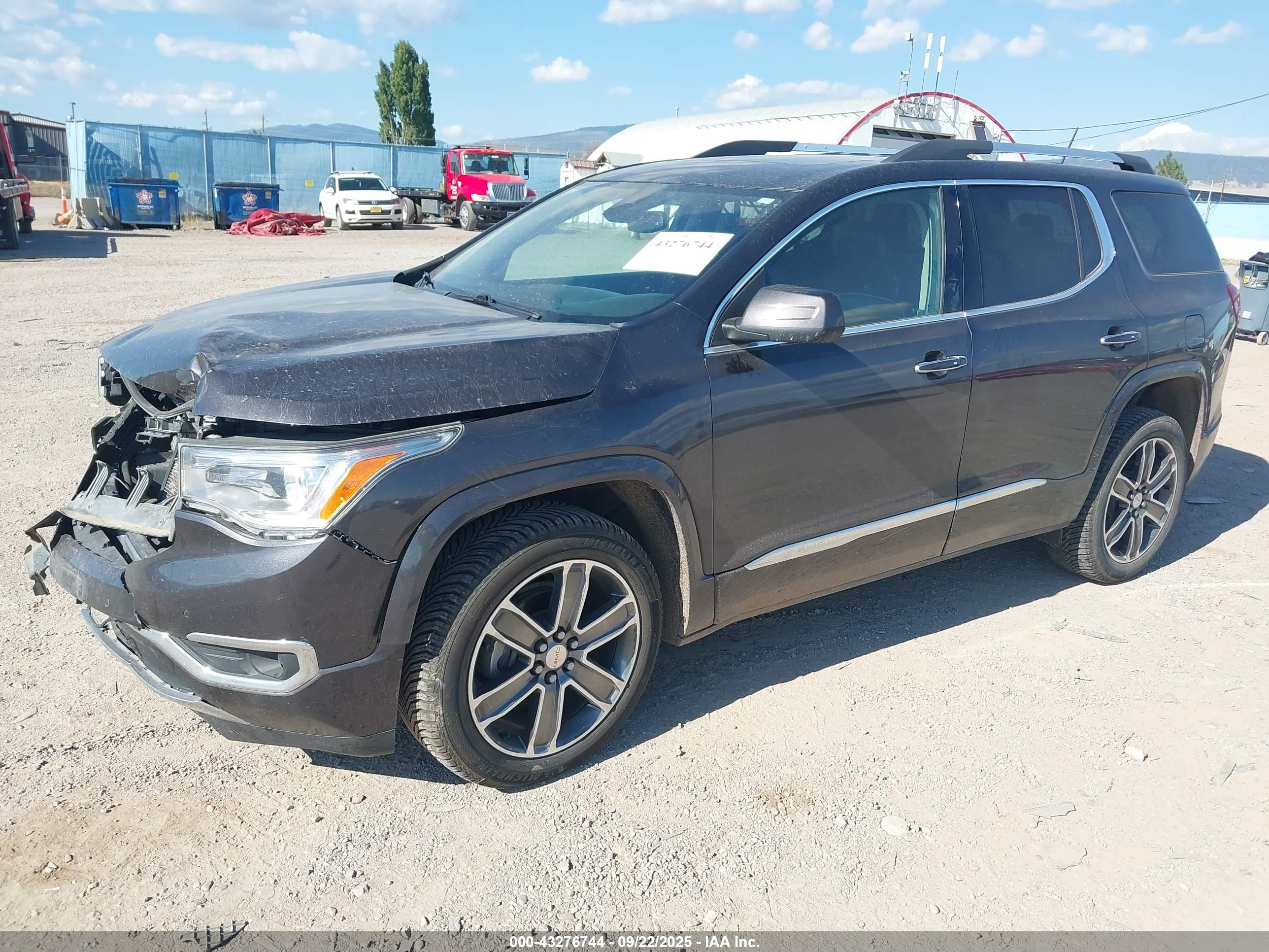 GMC ACADIA image 2