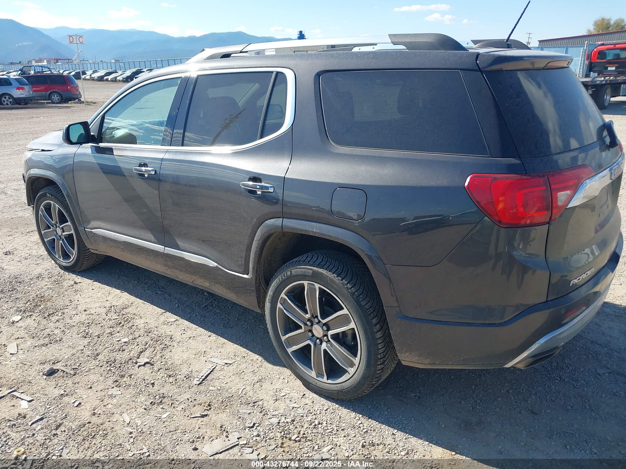 GMC ACADIA image 3