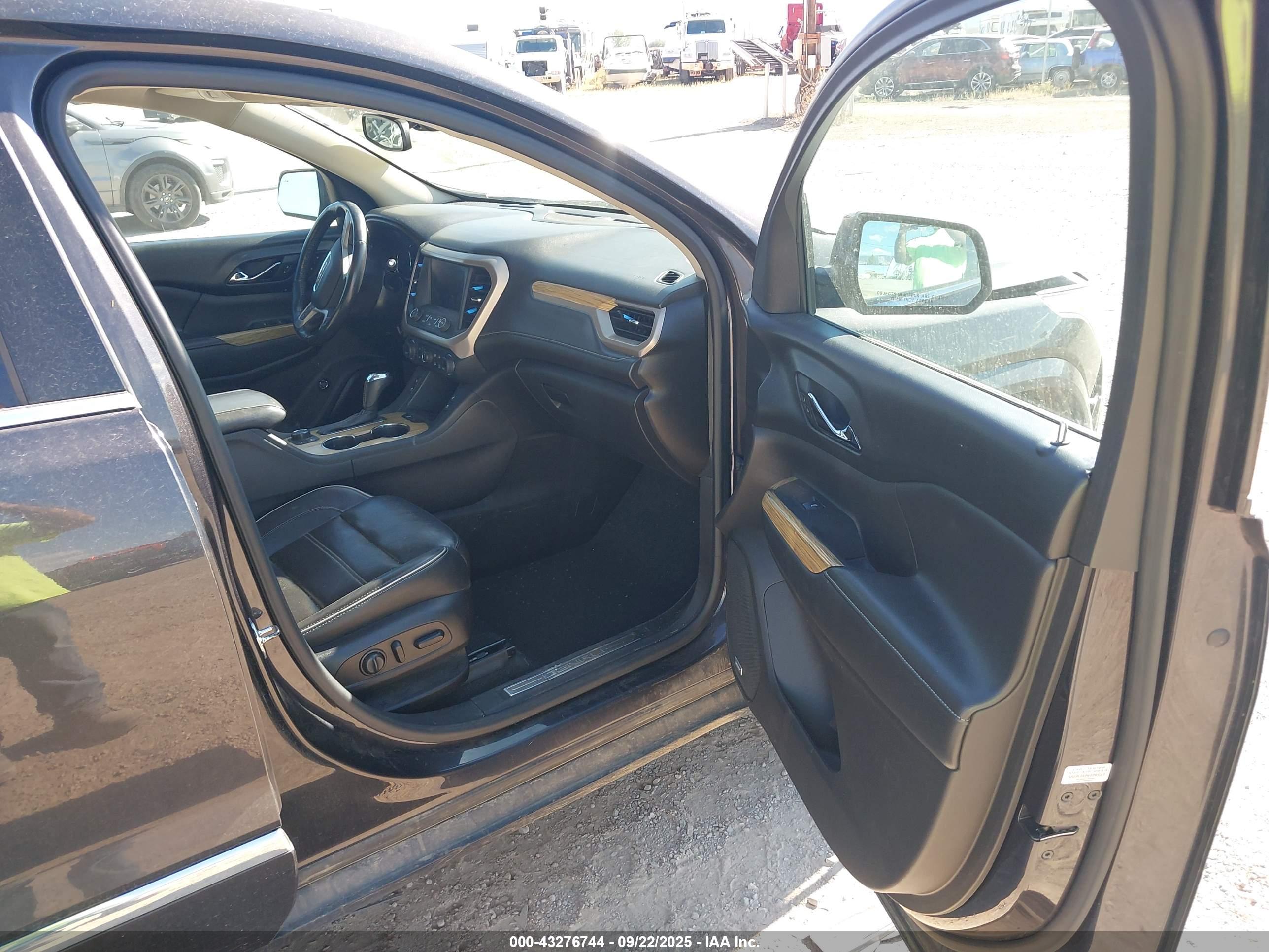 GMC ACADIA image 5