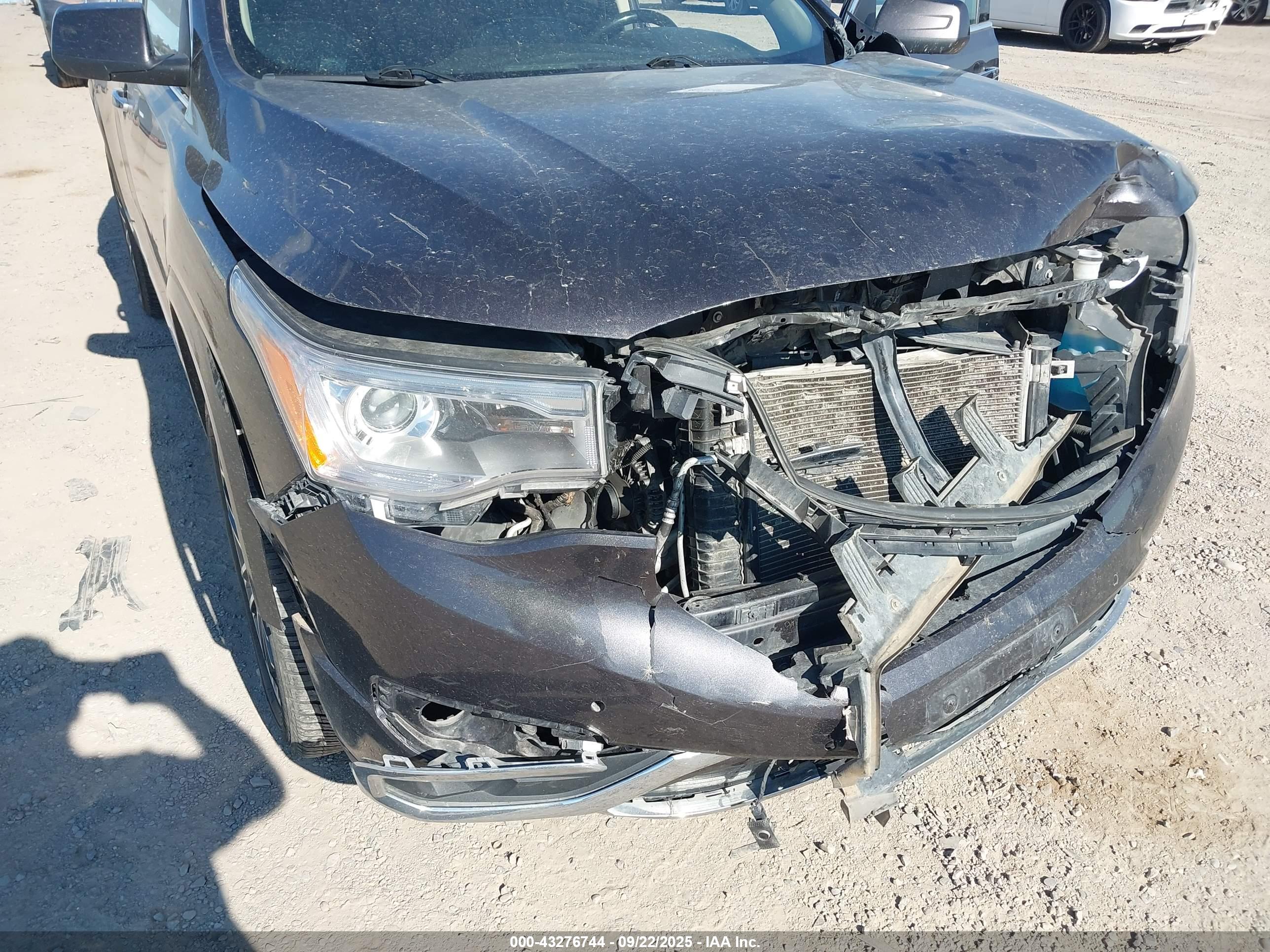 GMC ACADIA image 6