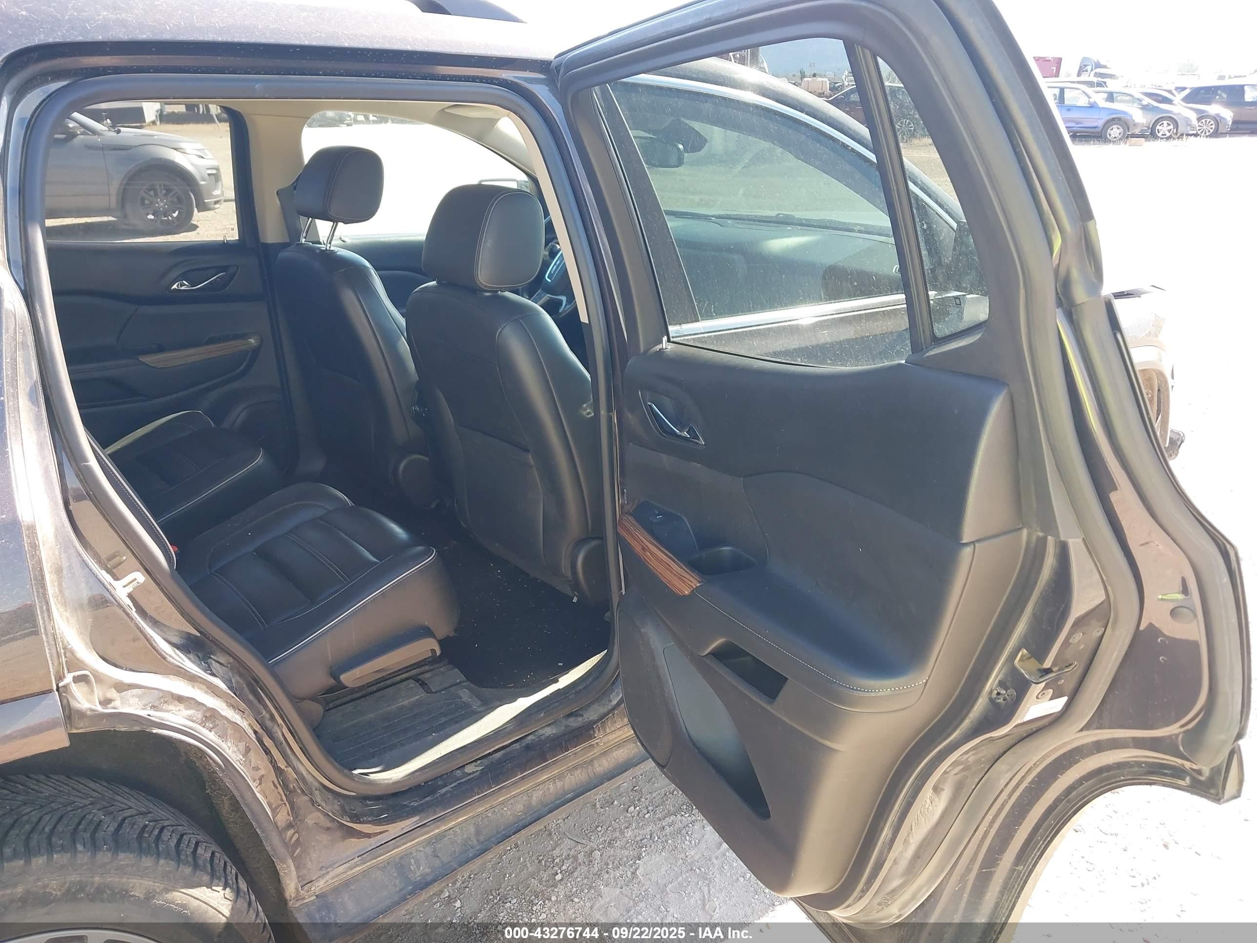 GMC ACADIA image 8