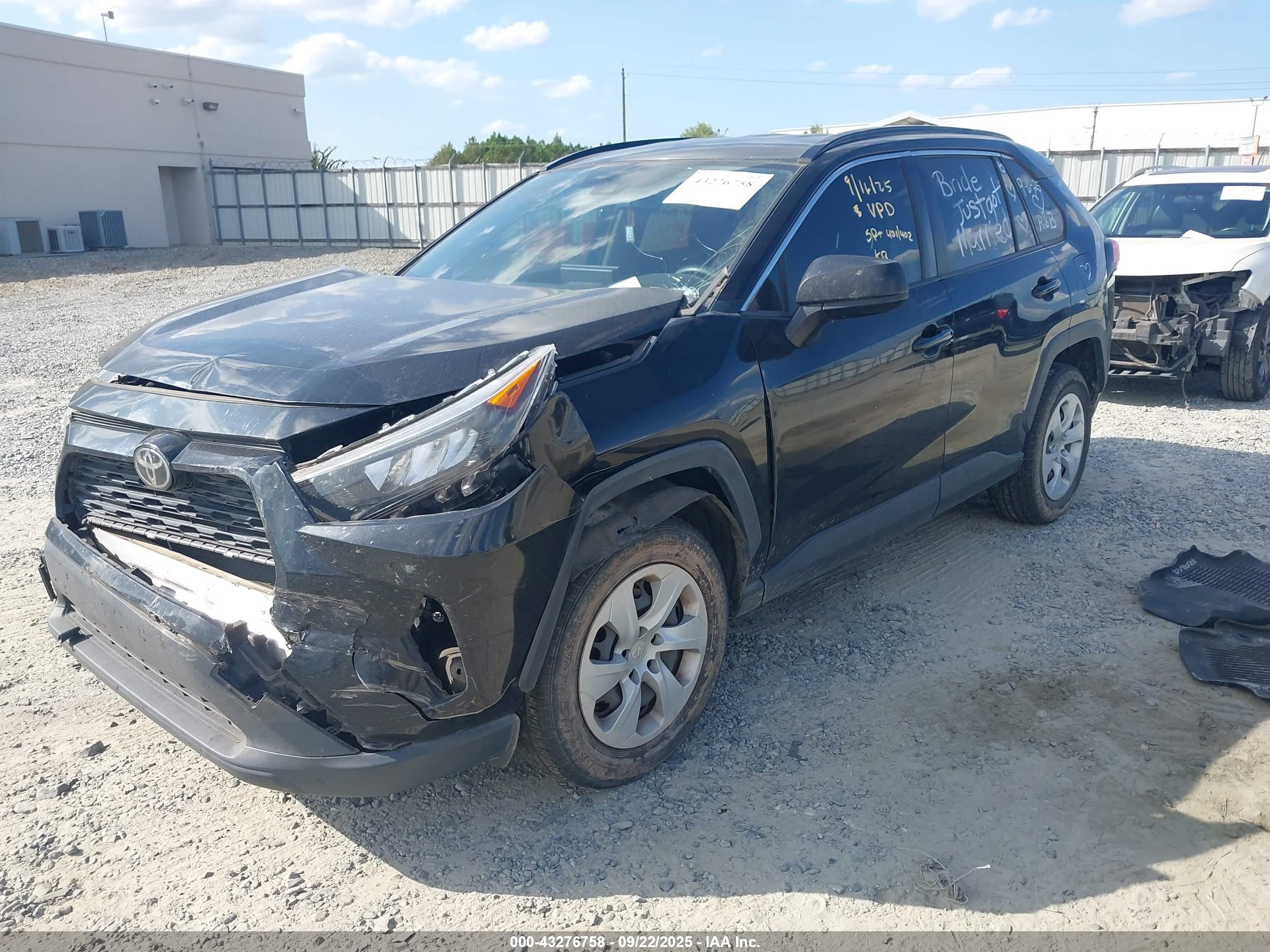 TOYOTA RAV4 image 2