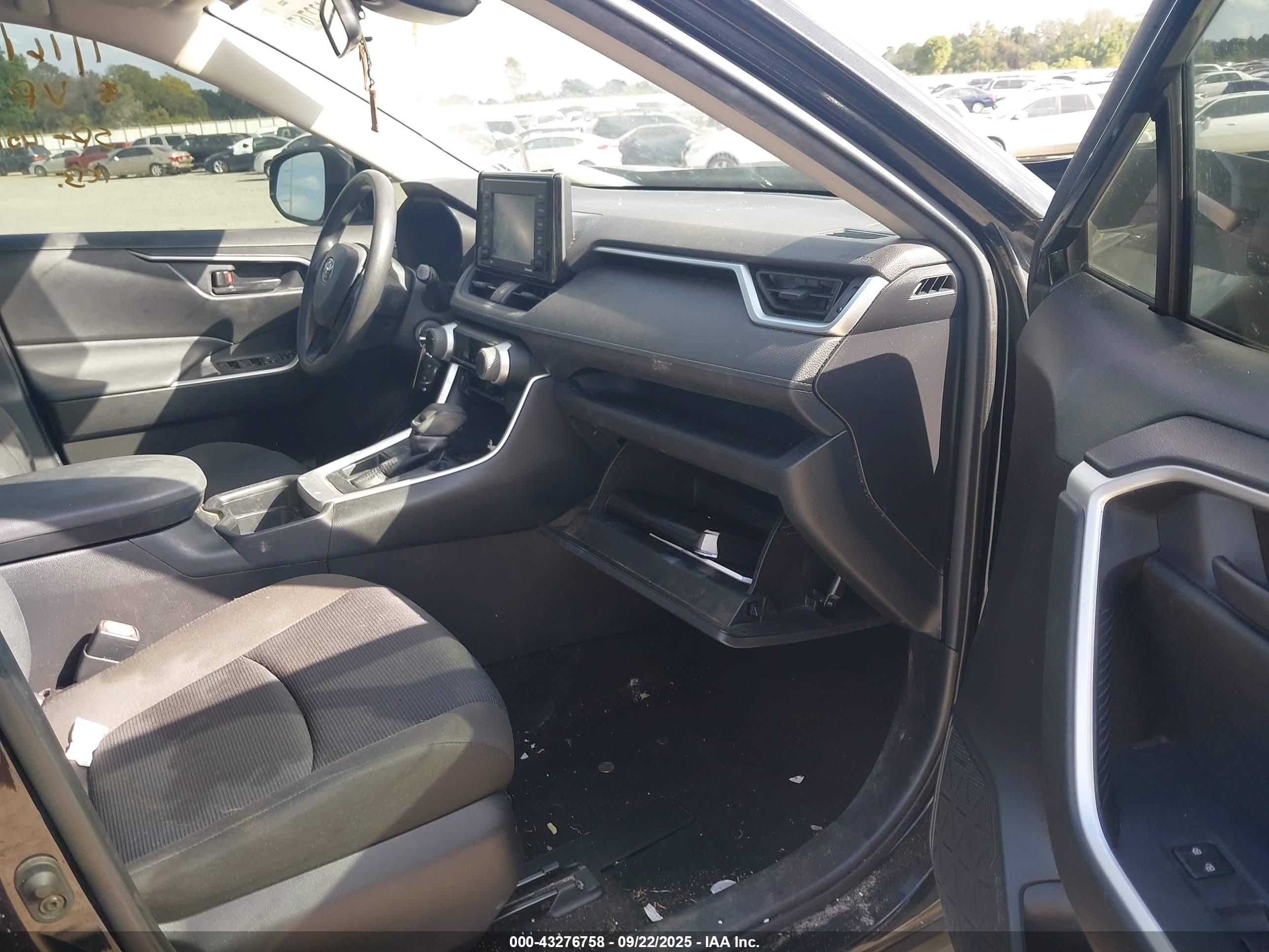 TOYOTA RAV4 image 5