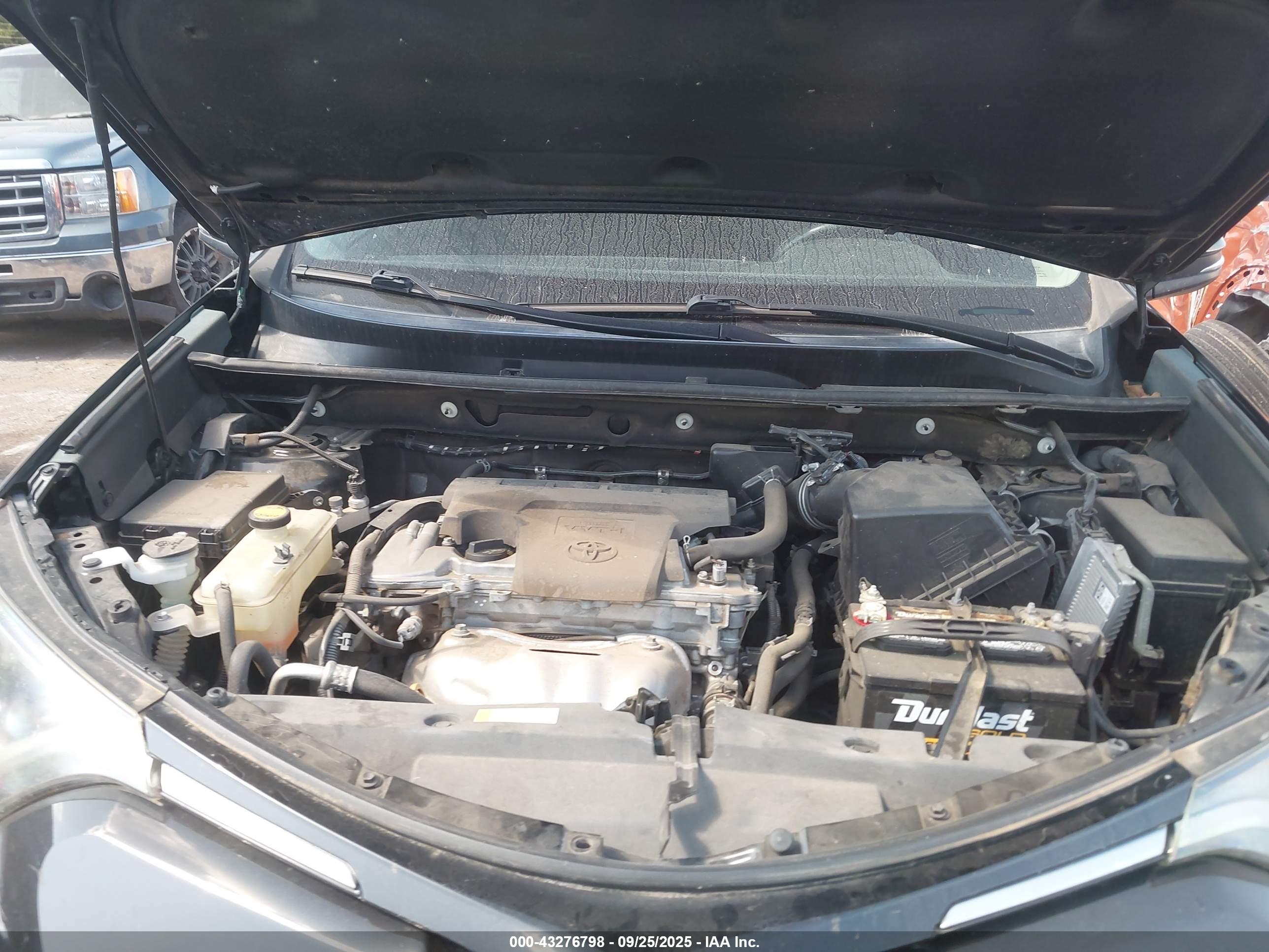 TOYOTA RAV4 image 10