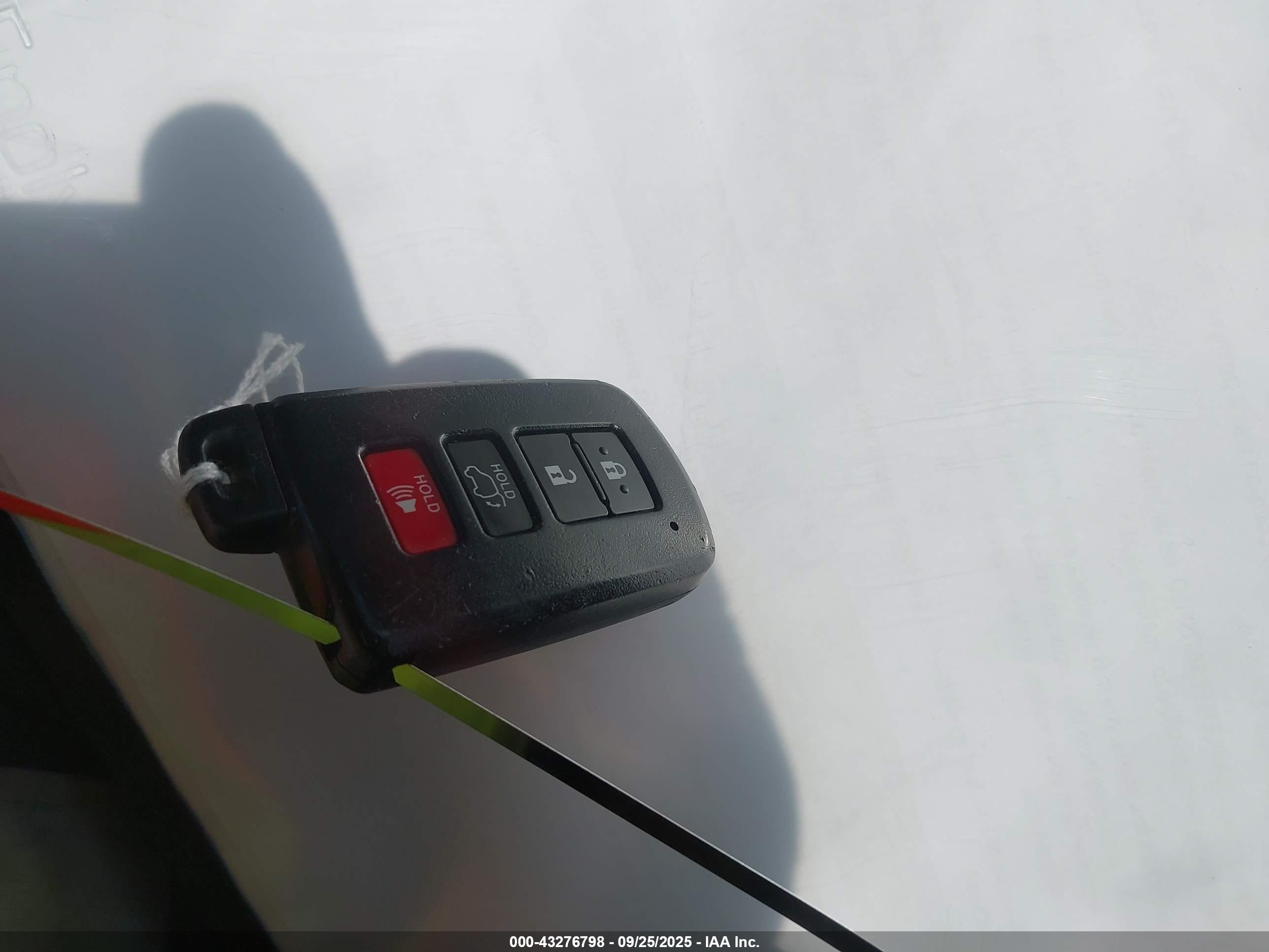 TOYOTA RAV4 image 11