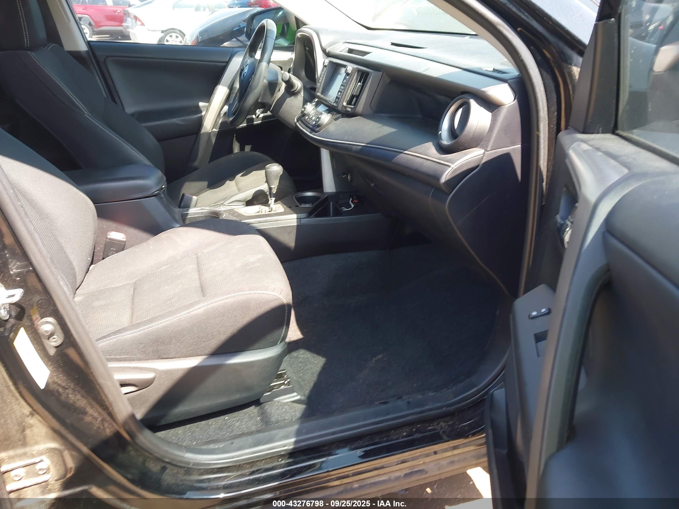 TOYOTA RAV4 image 5