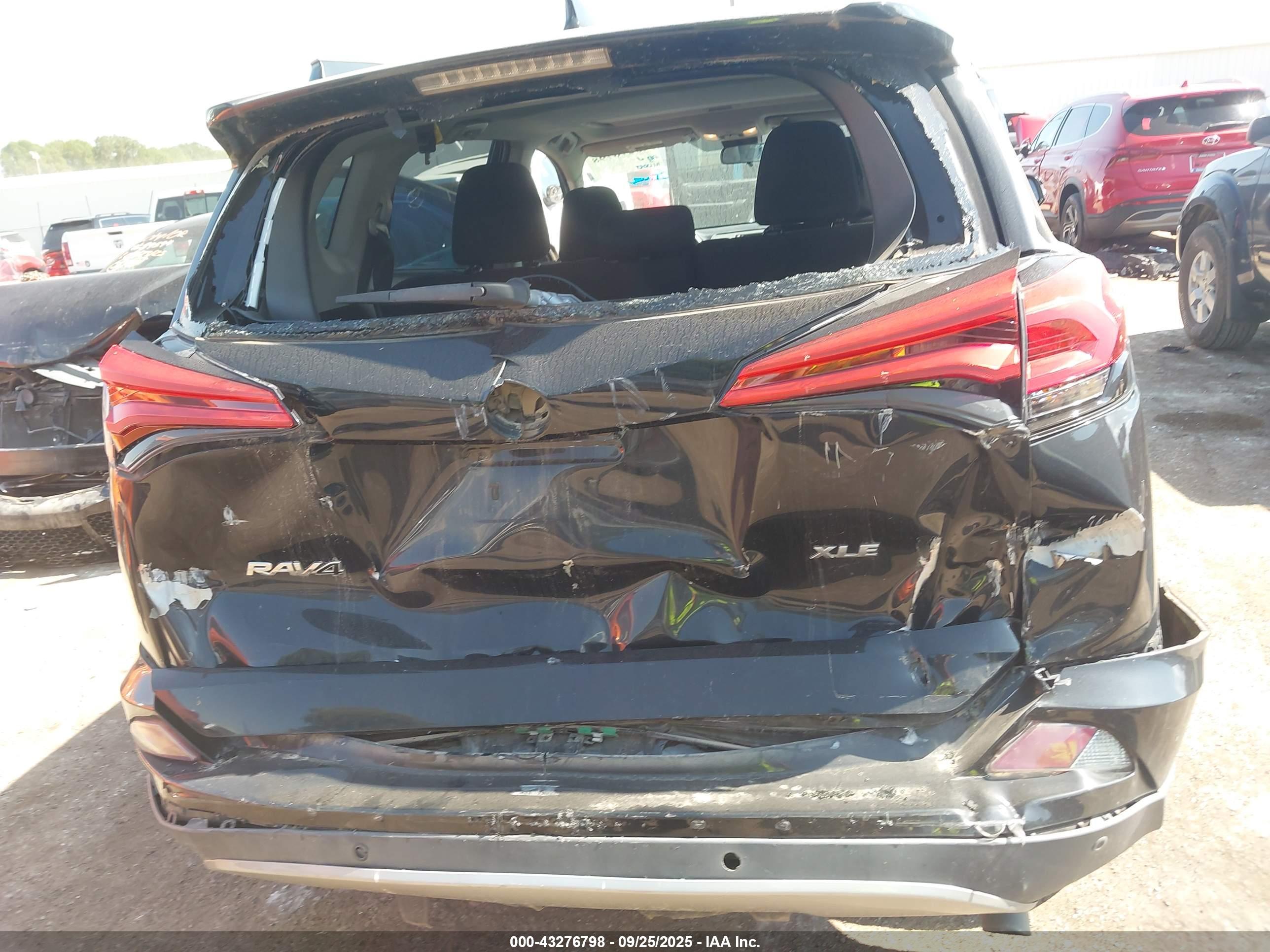 TOYOTA RAV4 image 6