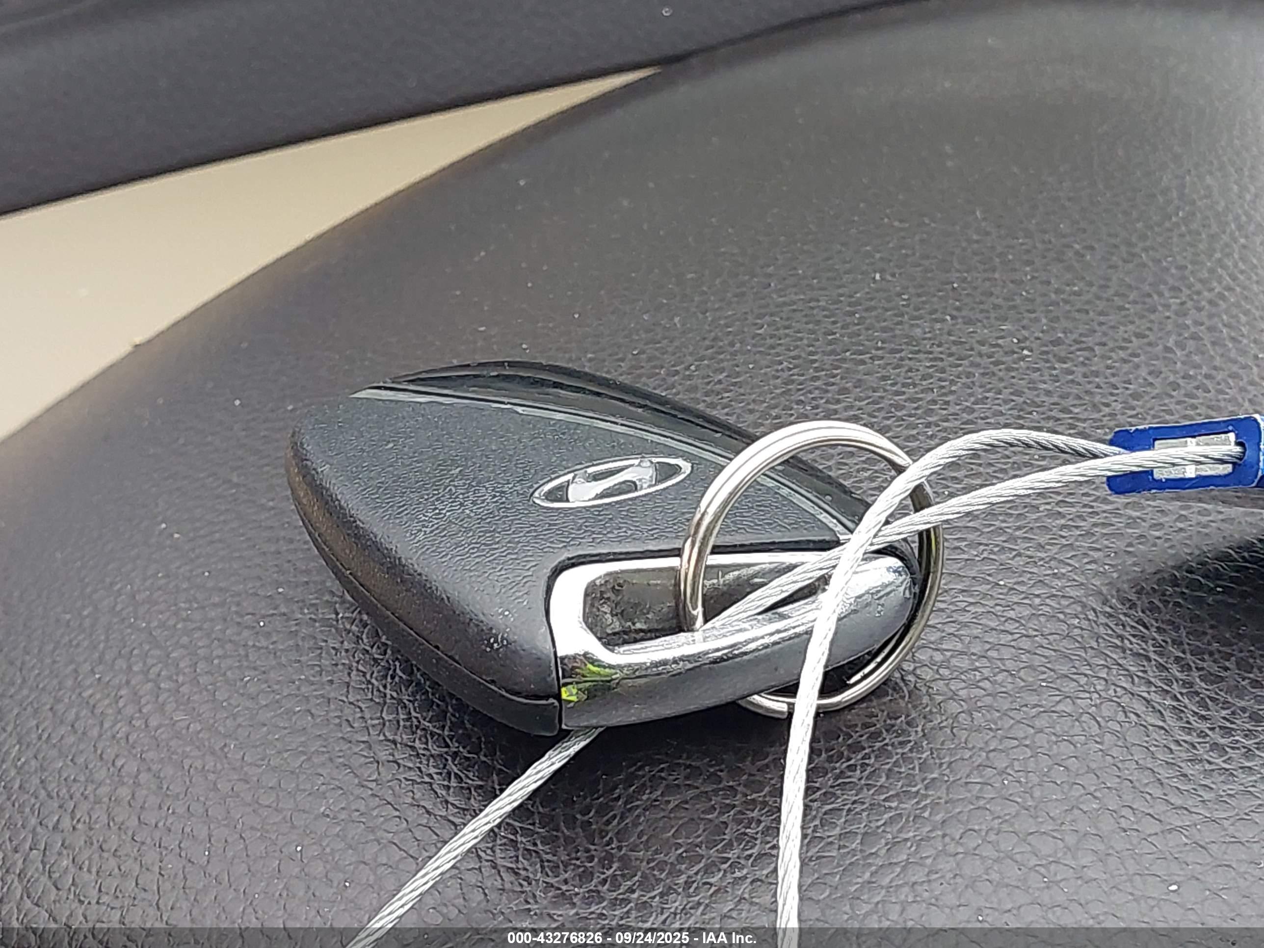 HYUNDAI SANTA image 11