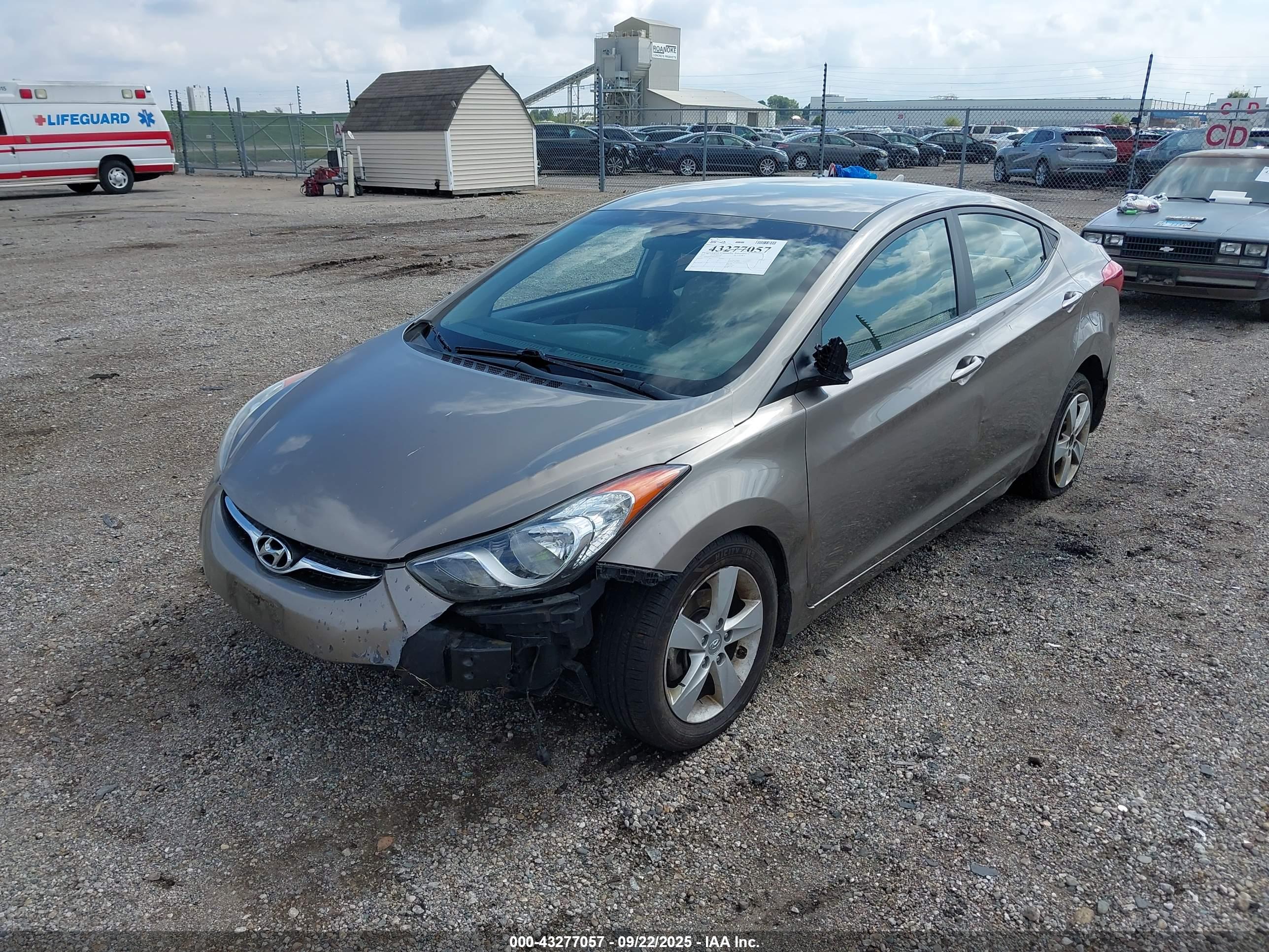 HYUNDAI ELANTRA image 2