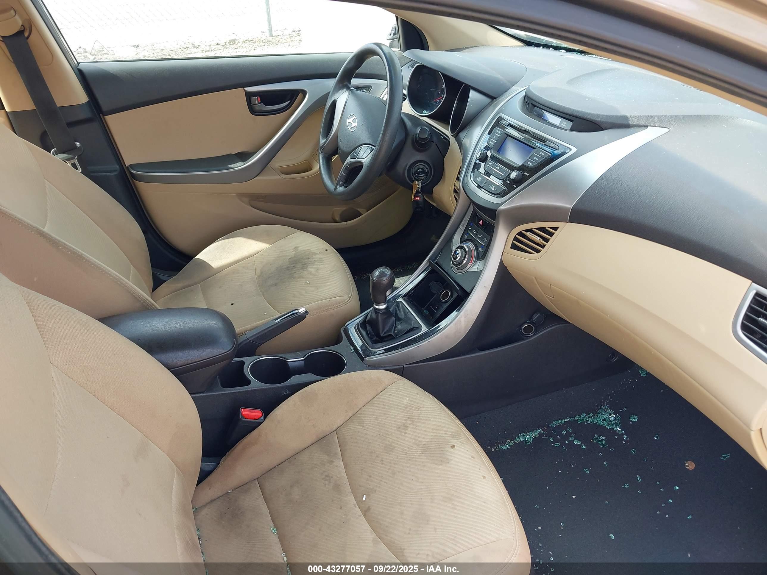 HYUNDAI ELANTRA image 5