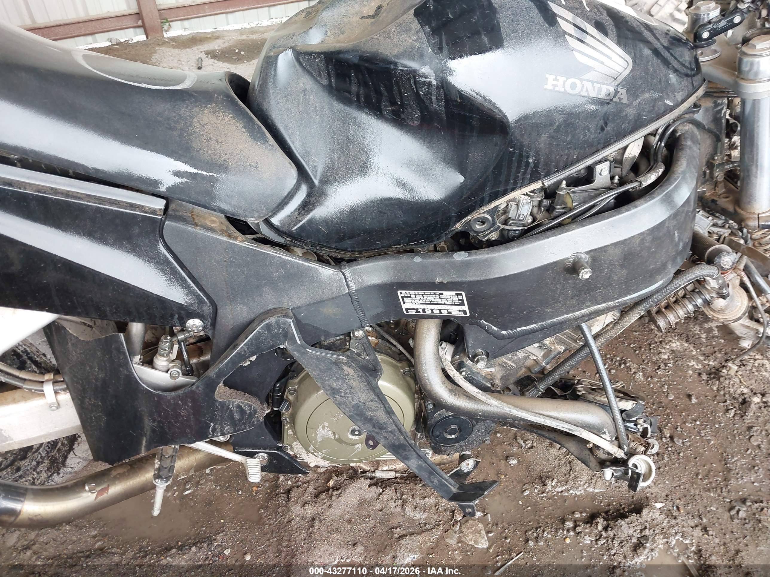 HONDA CBR1100 image 8