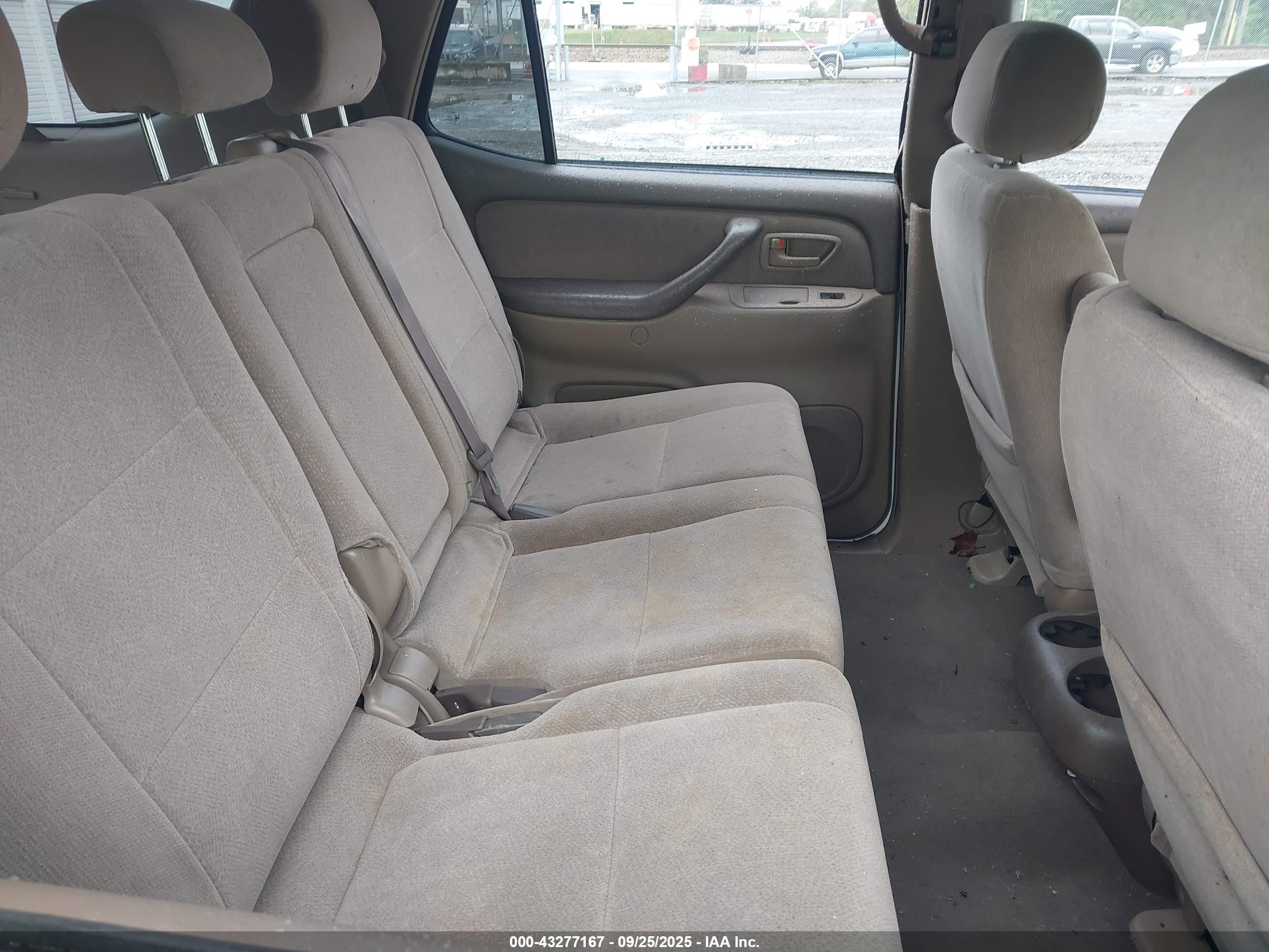 TOYOTA SEQUOIA image 8