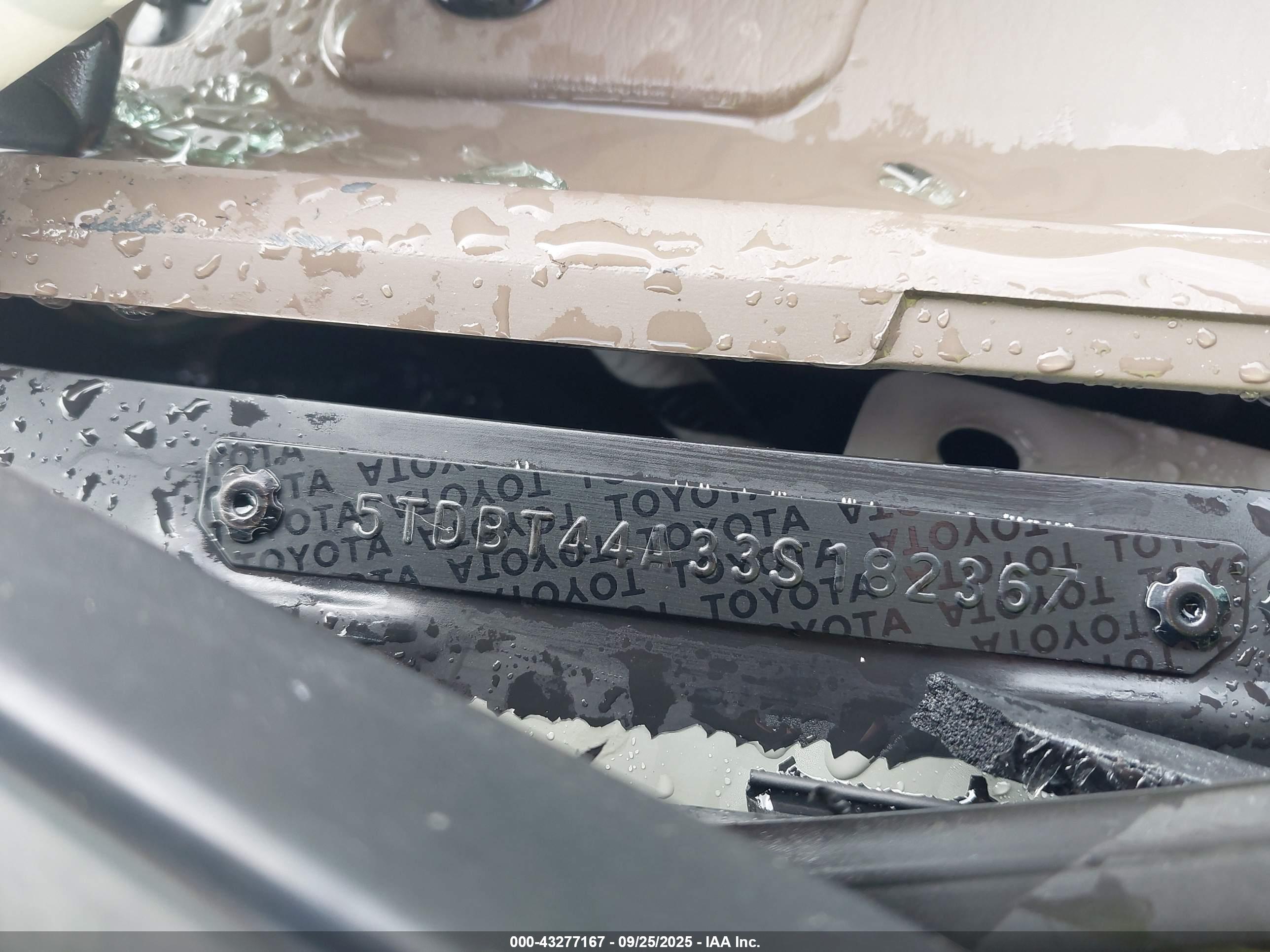 TOYOTA SEQUOIA image 9