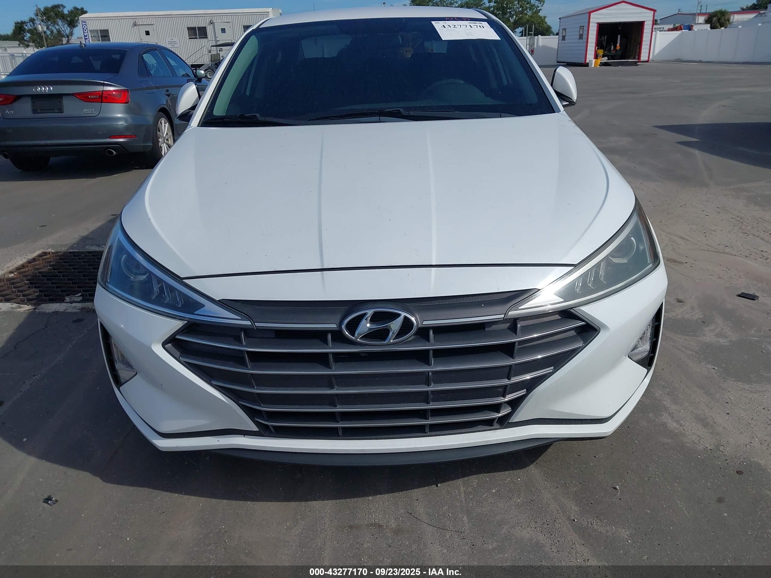 HYUNDAI ELANTRA image 6