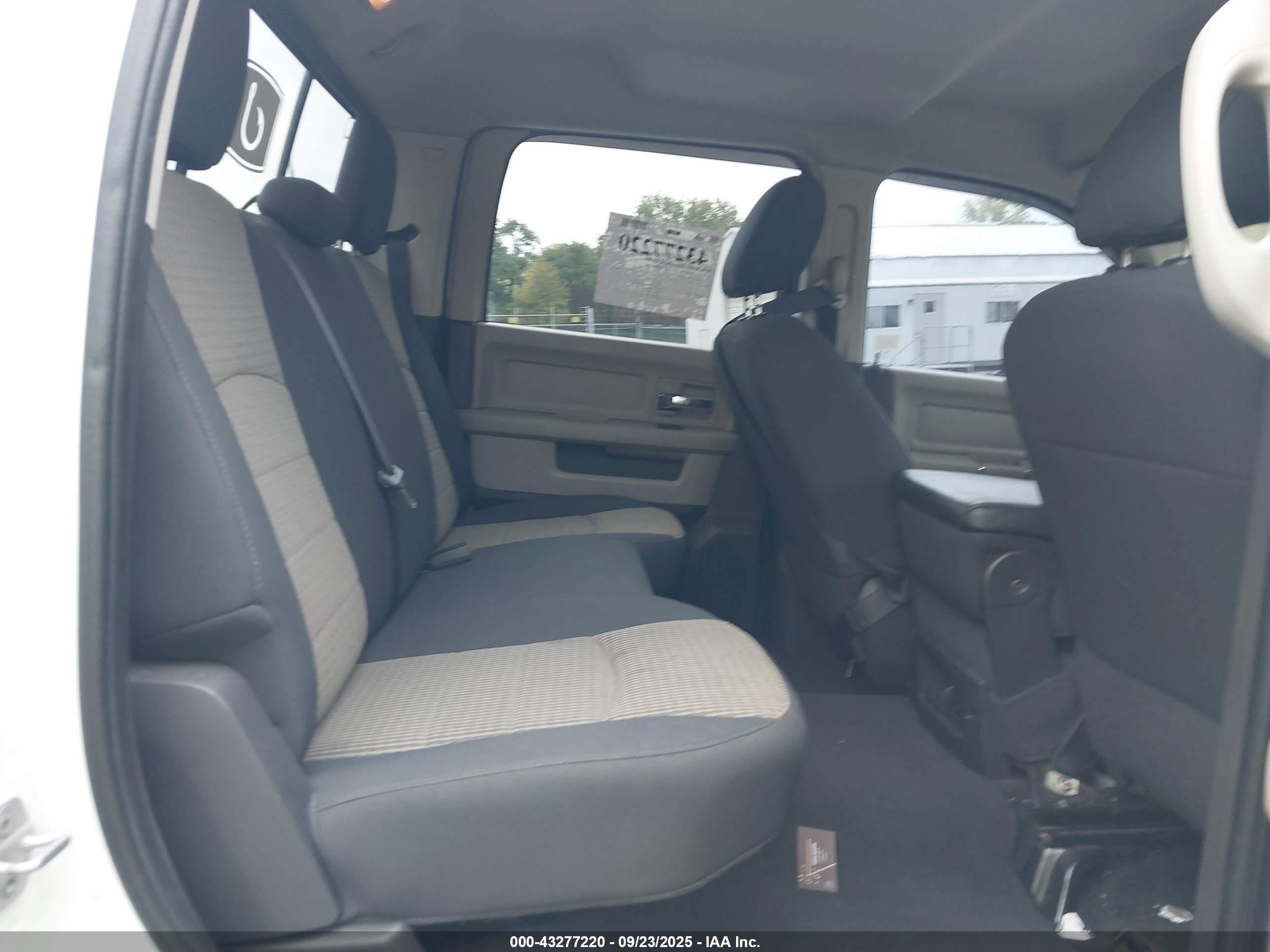 RAM 2500 image 8