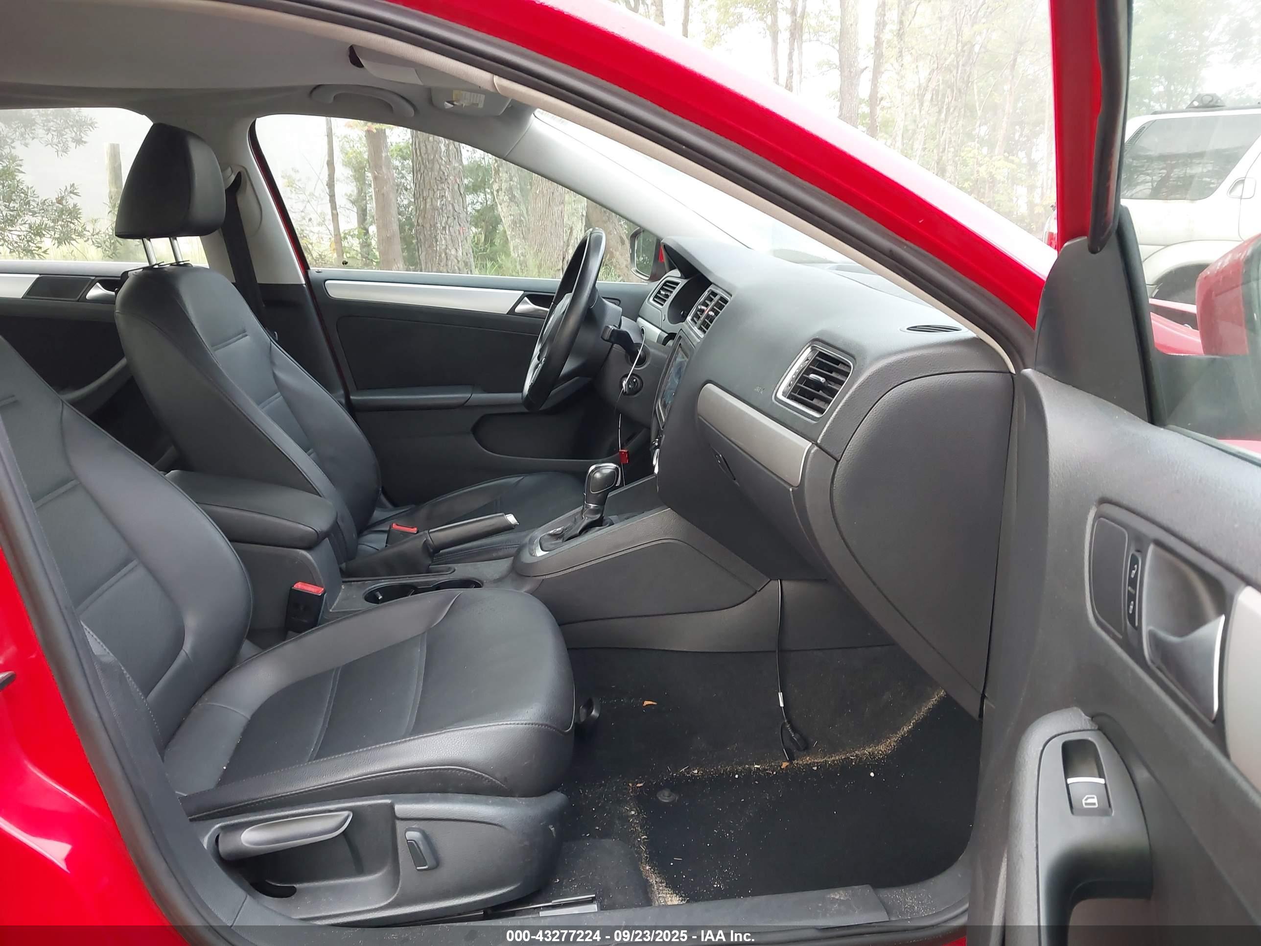 VOLKSWAGEN JETTA image 5