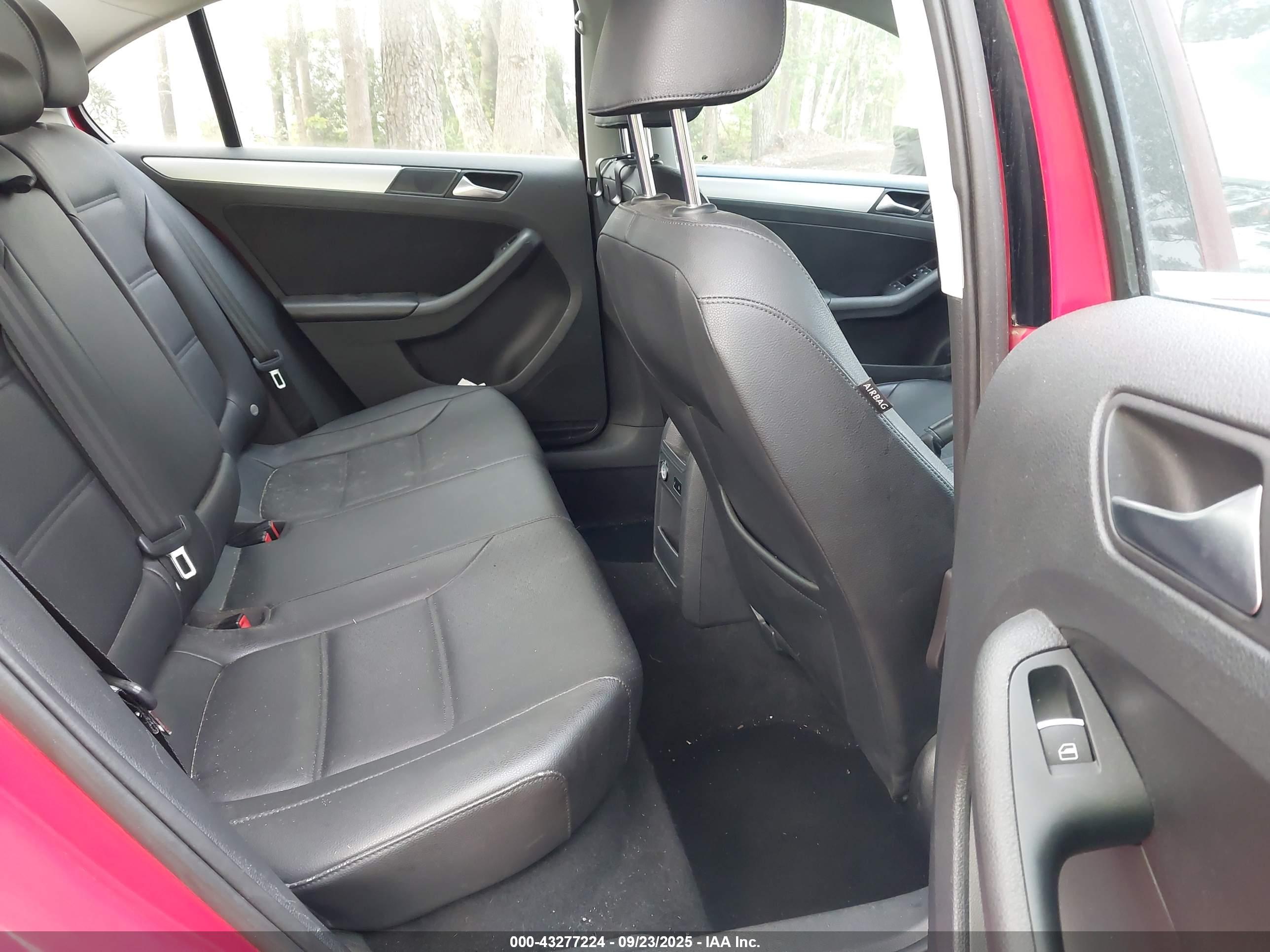 VOLKSWAGEN JETTA image 8