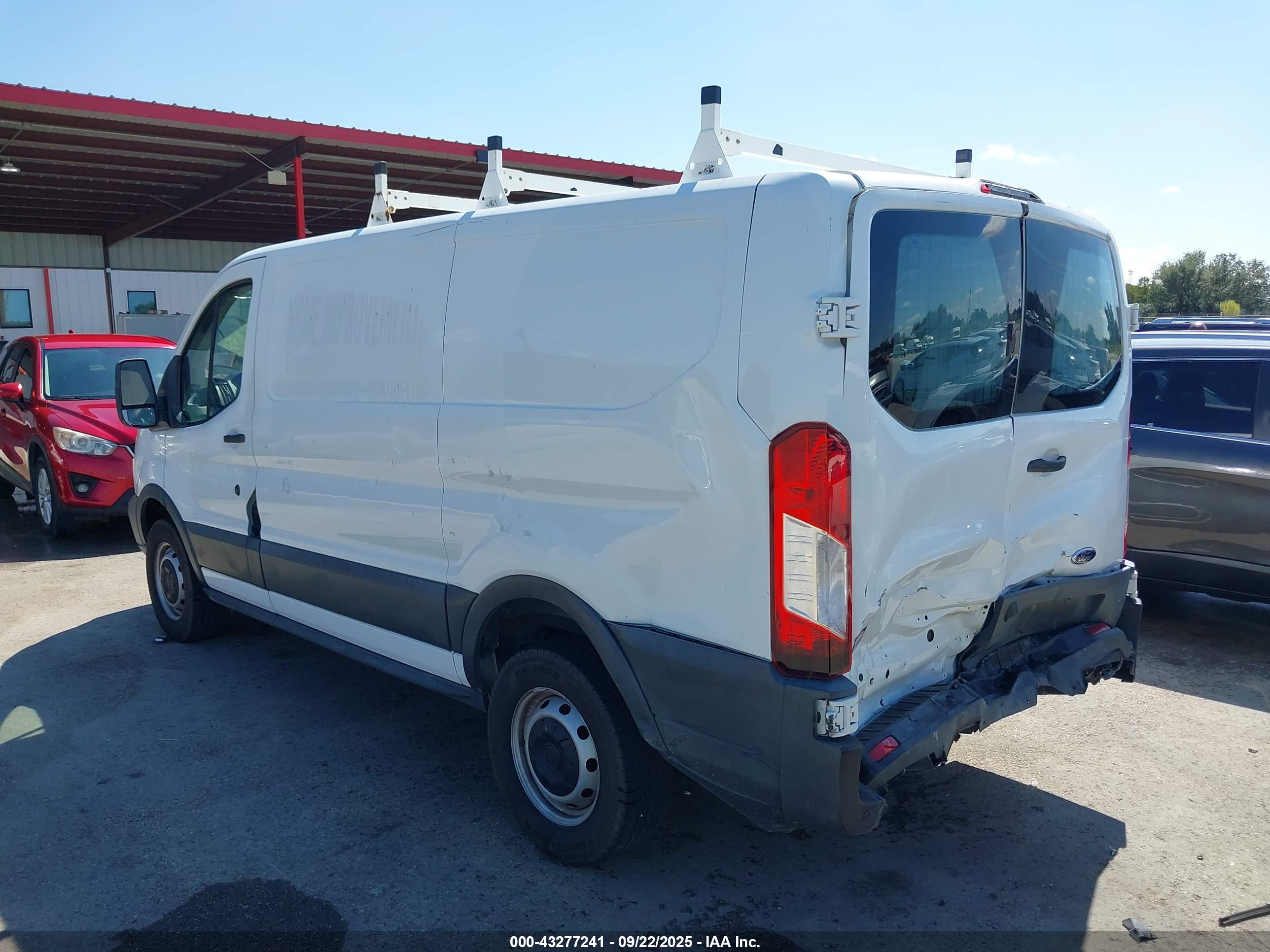 FORD TRANSIT-250 image 3