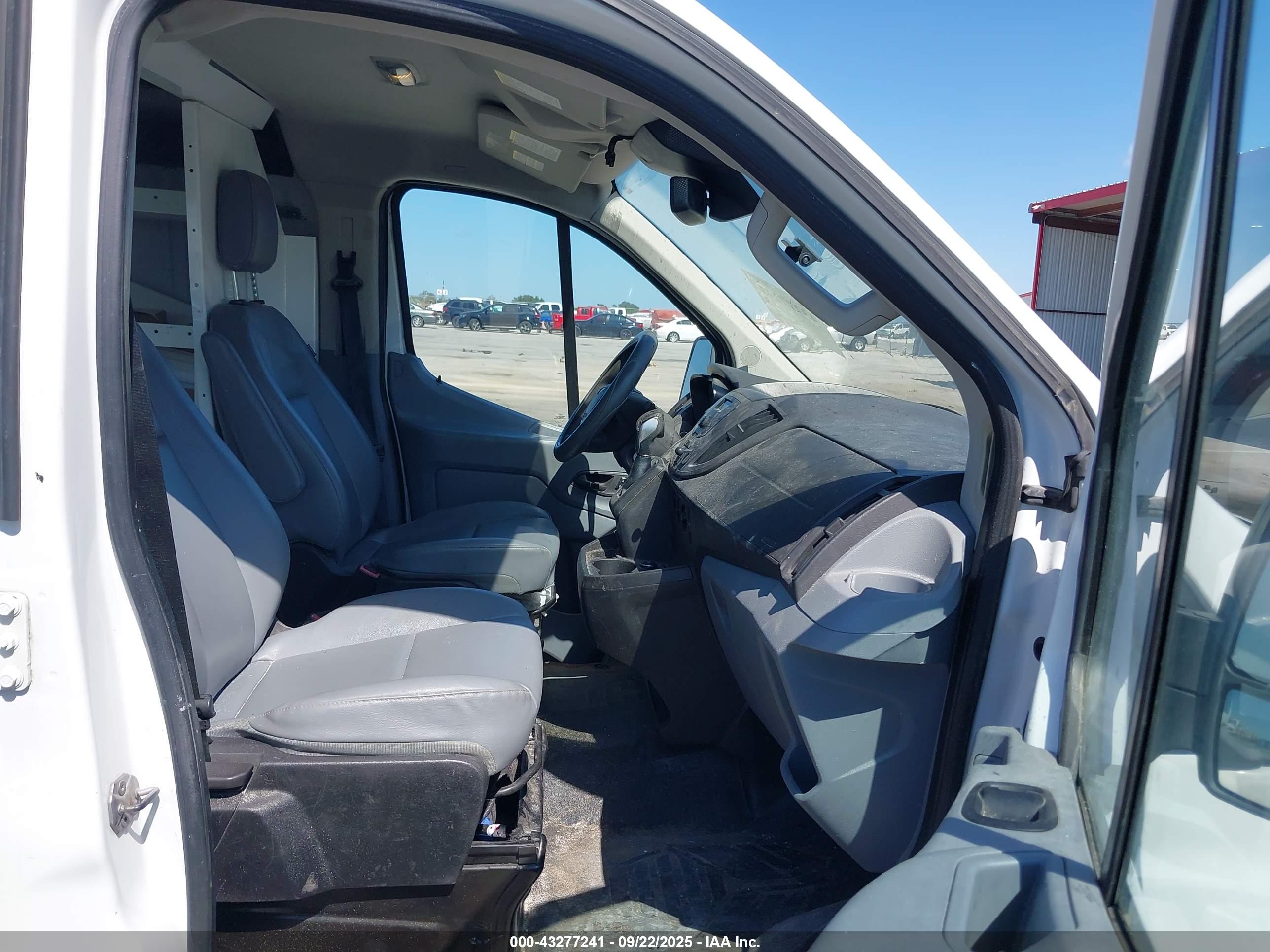 FORD TRANSIT-250 image 5