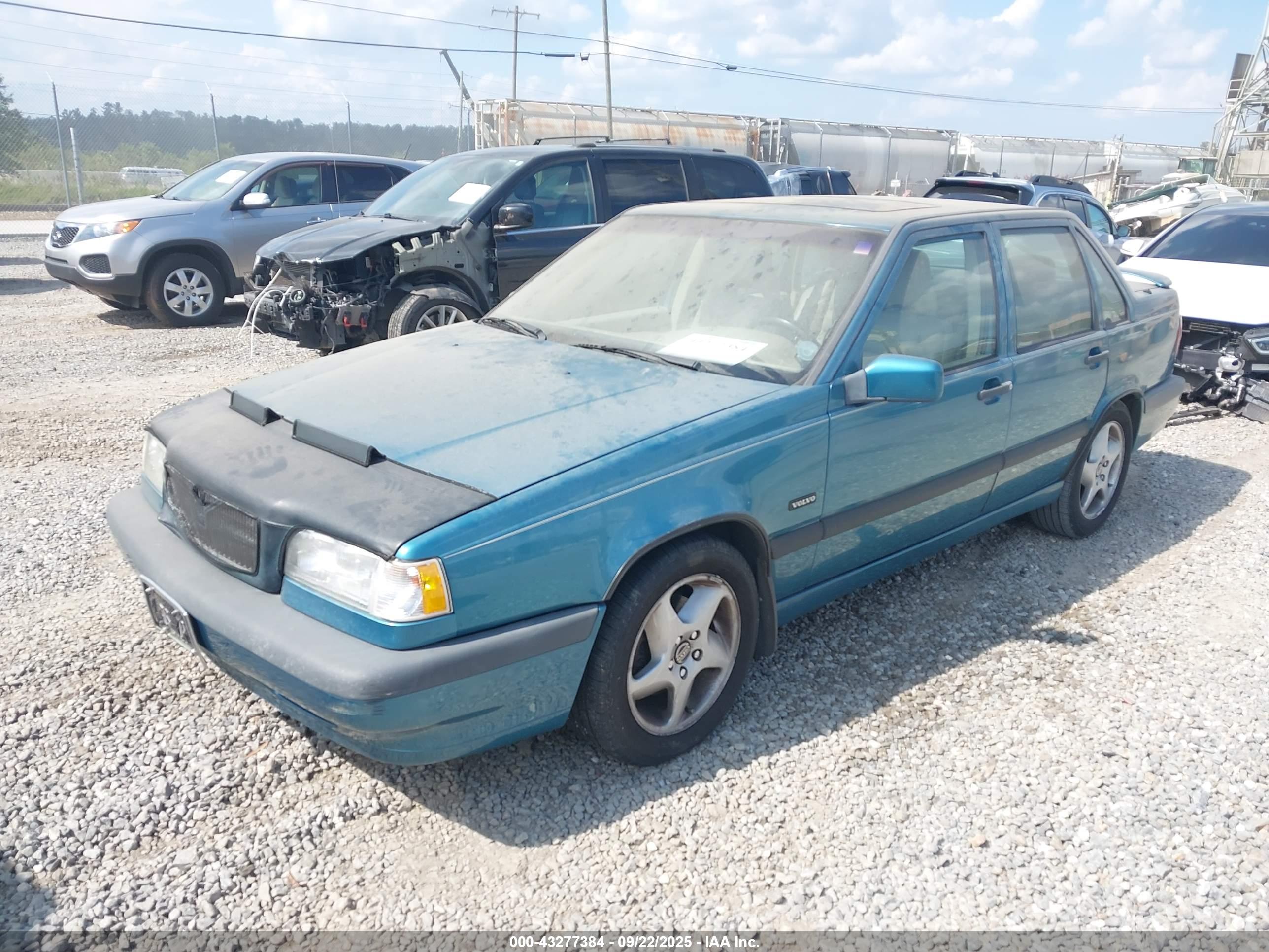 VOLVO 850 image 2