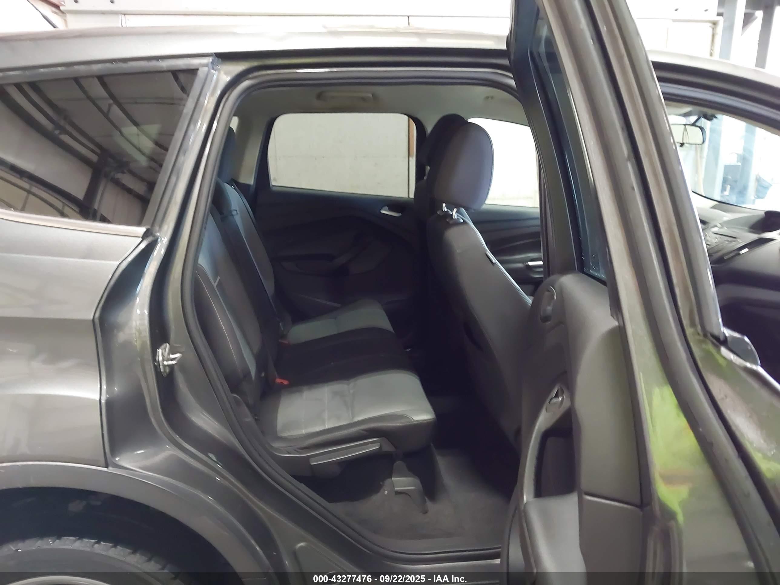 FORD ESCAPE image 8