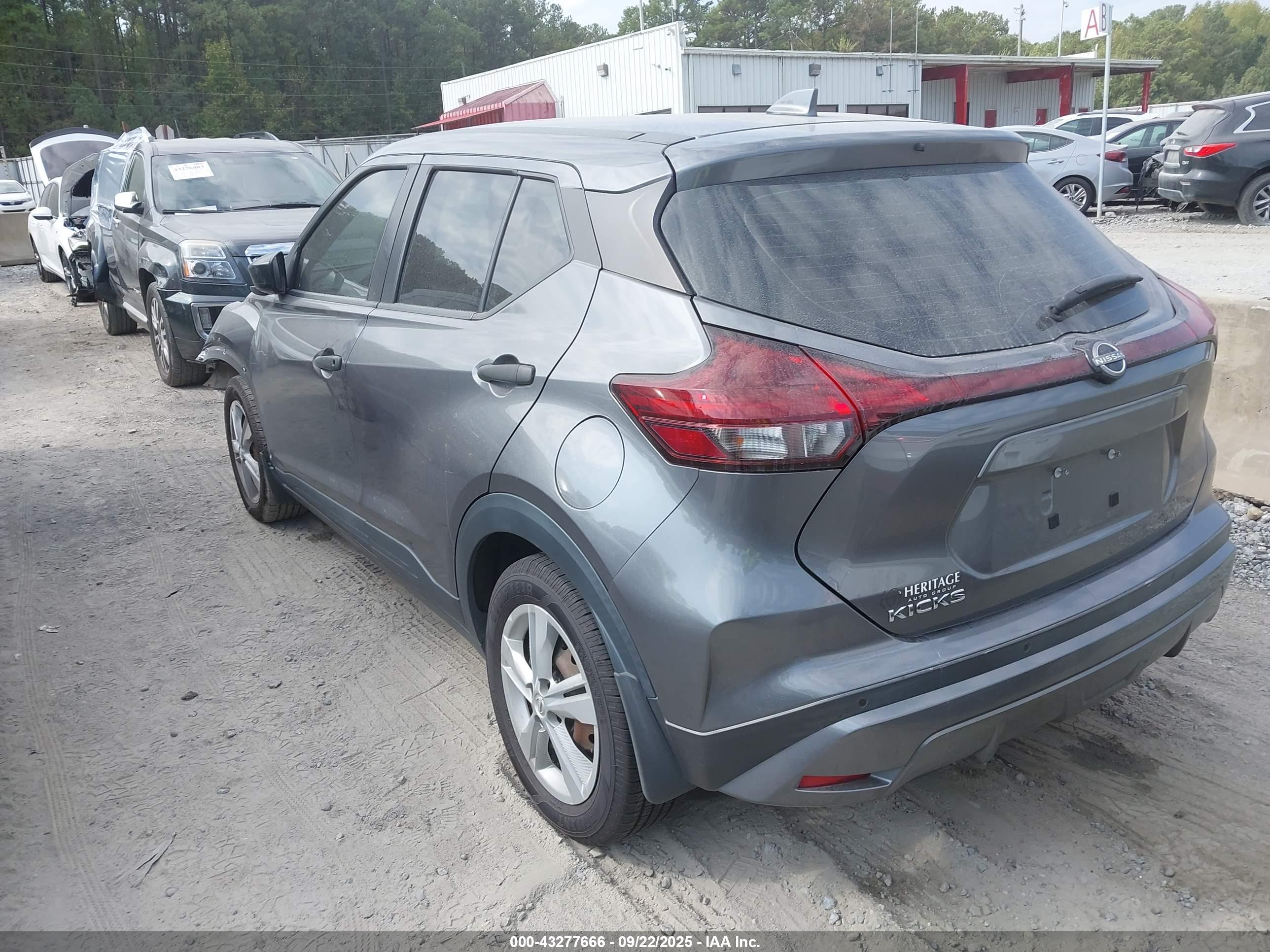 NISSAN KICKS image 3