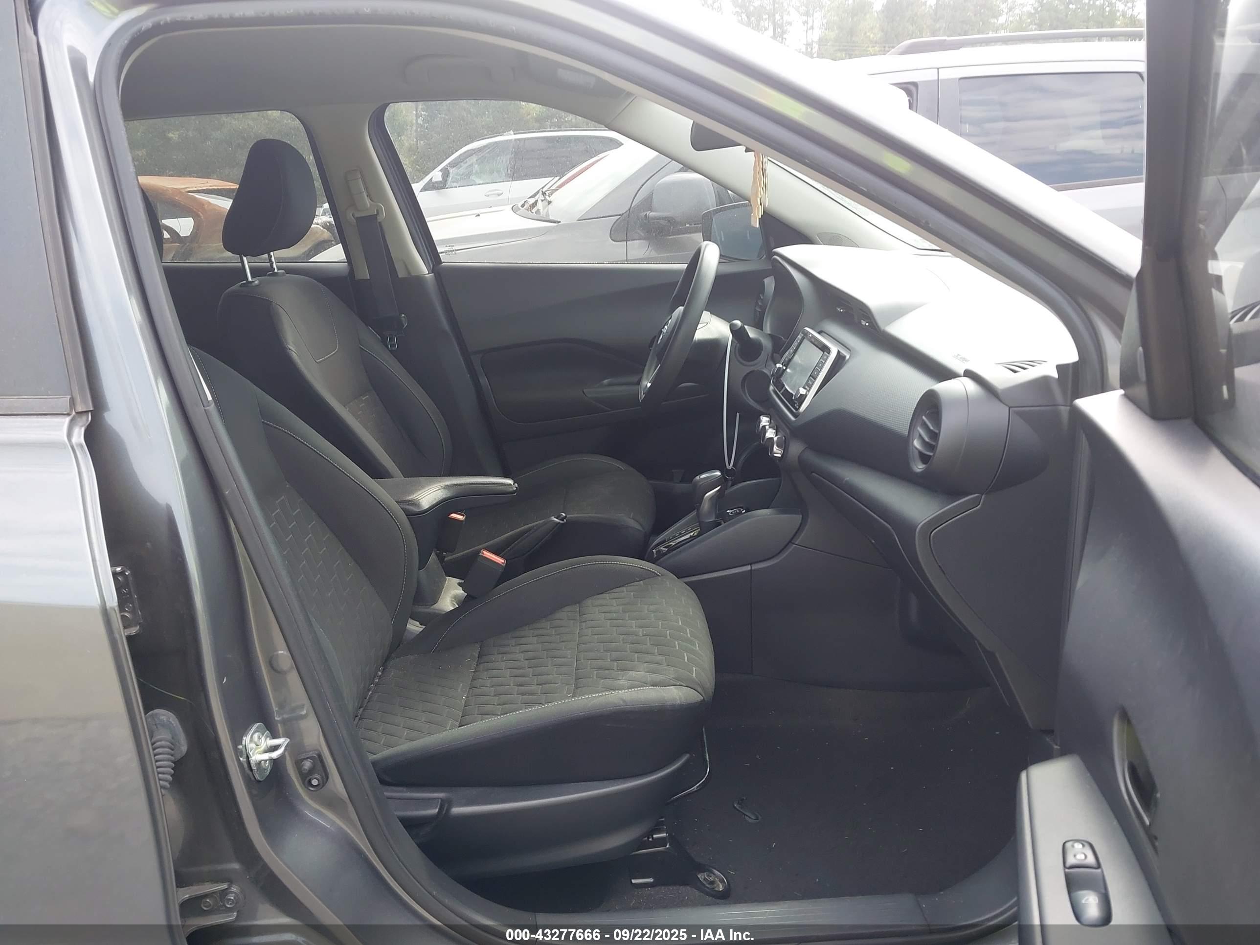 NISSAN KICKS image 5