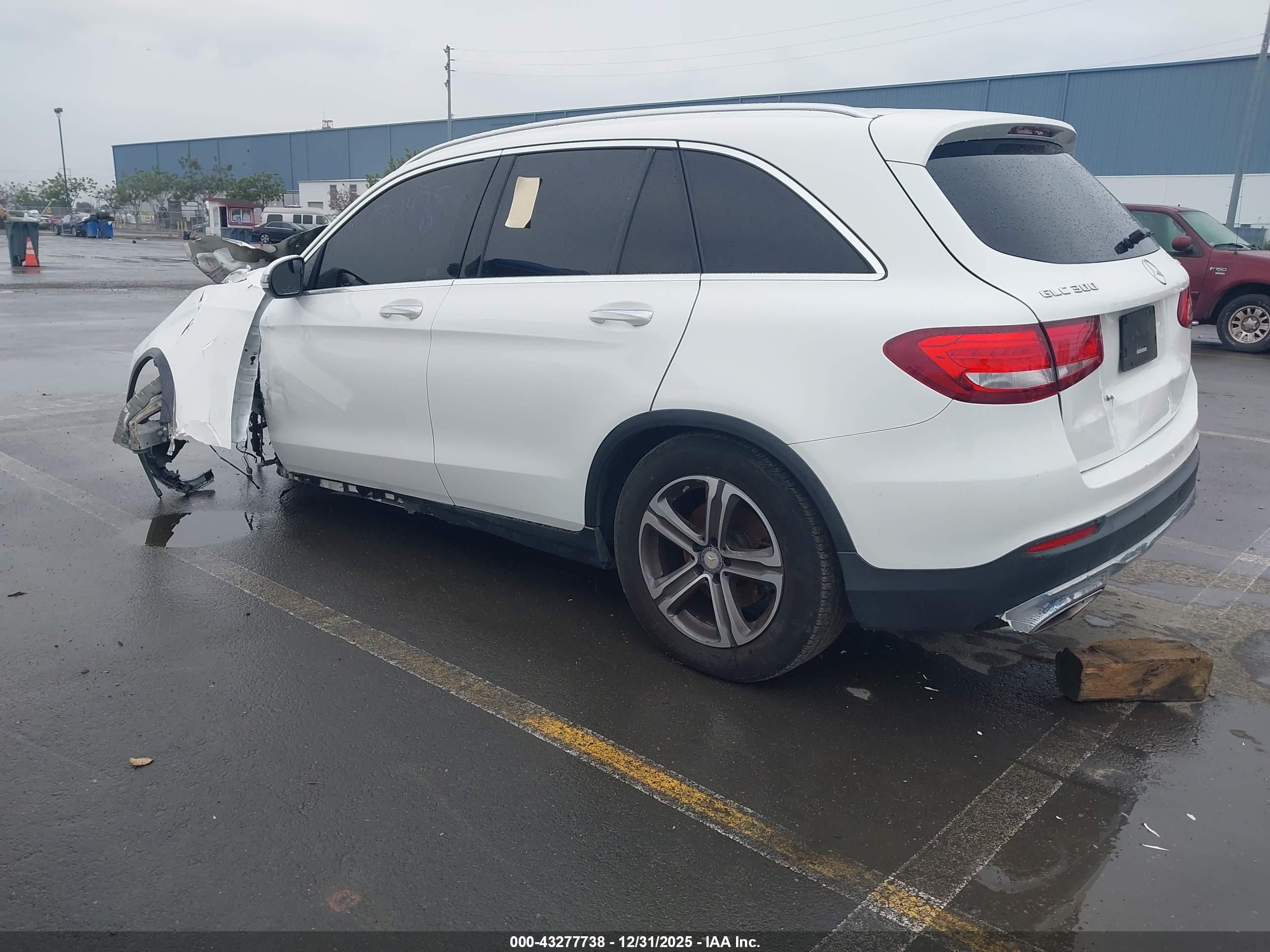 MERCEDES-BENZ GLC image 3