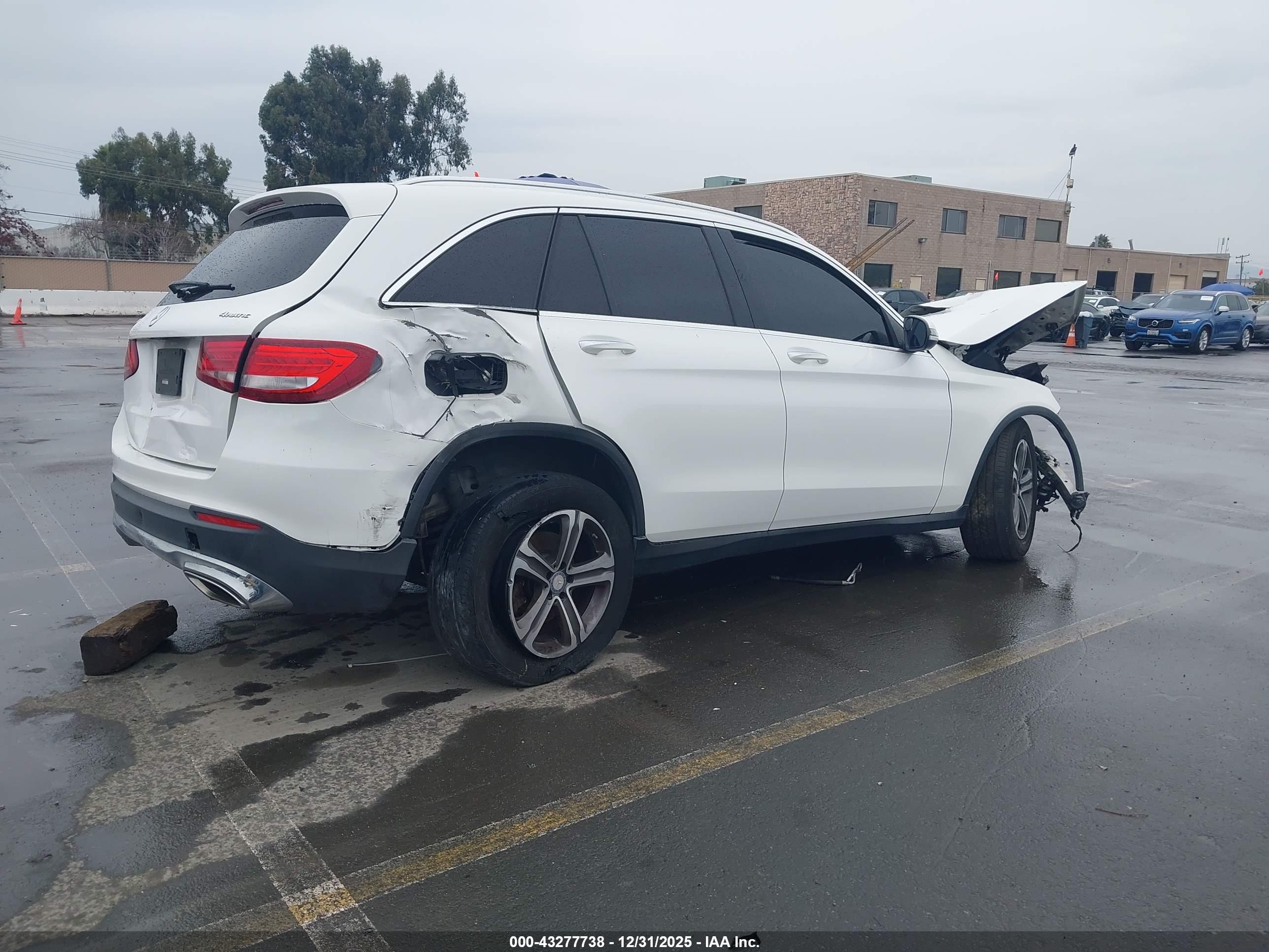 MERCEDES-BENZ GLC image 4