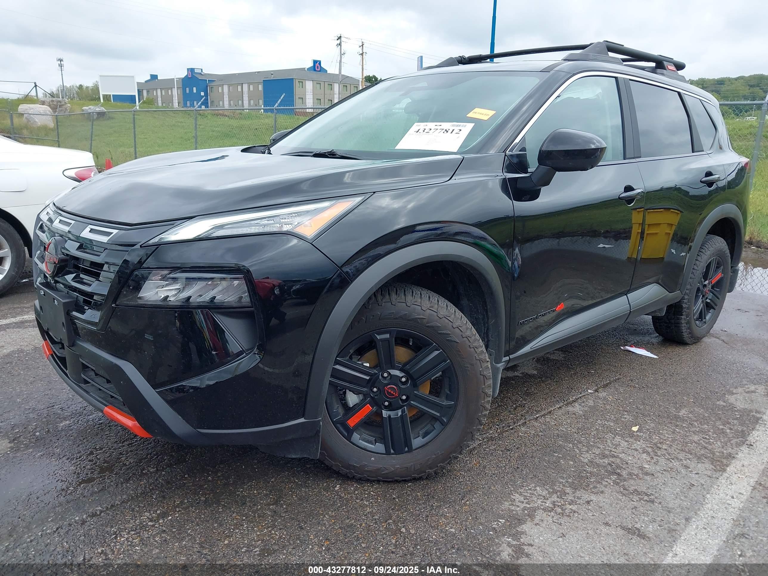 NISSAN ROGUE image 2