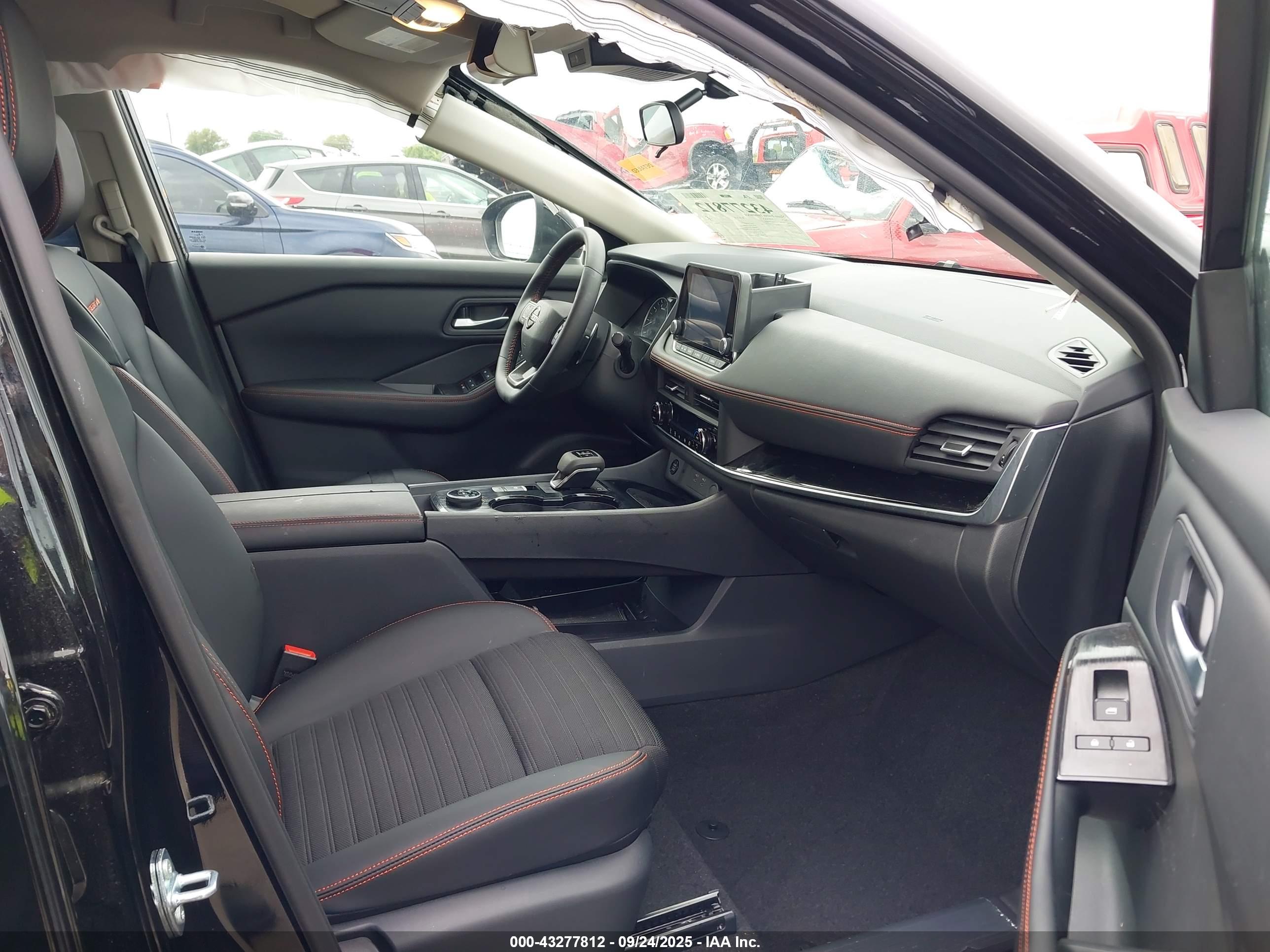 NISSAN ROGUE image 5