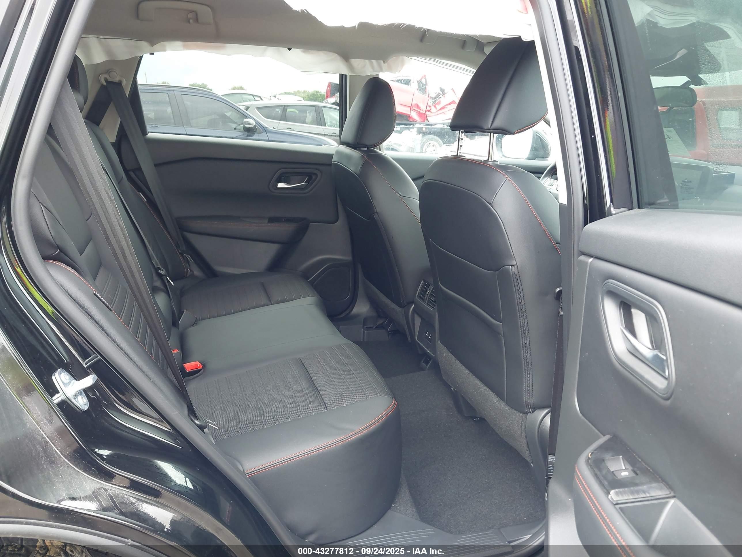 NISSAN ROGUE image 8
