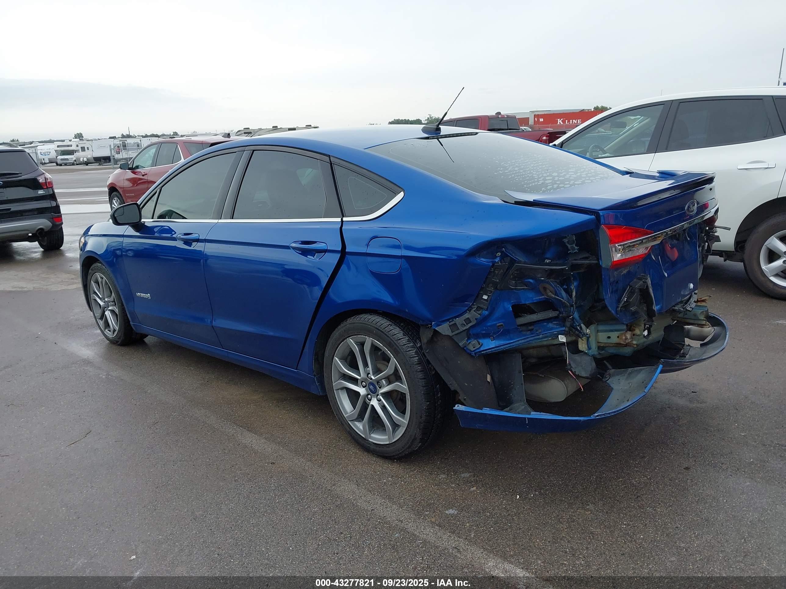 FORD FUSION image 3