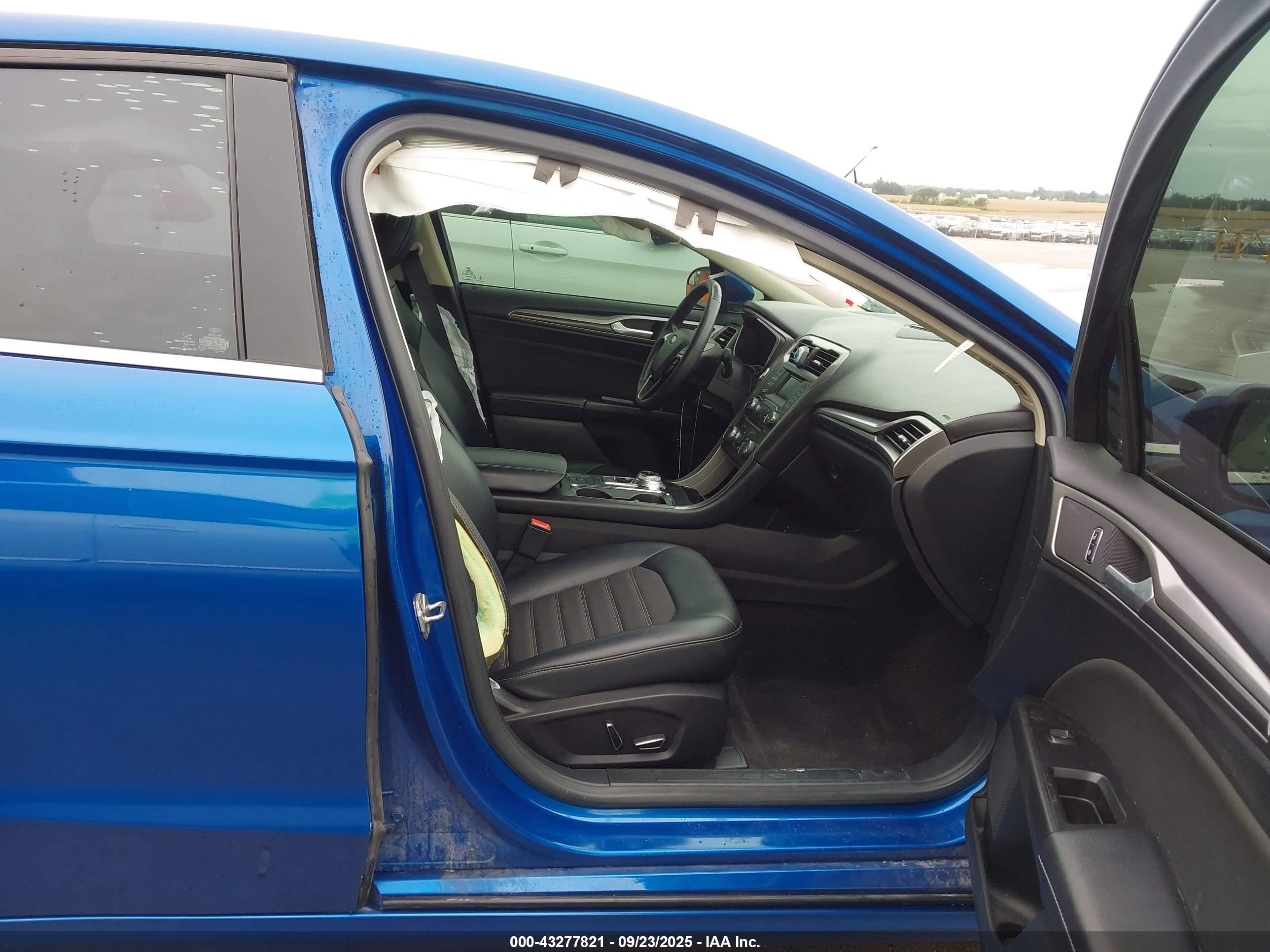 FORD FUSION image 5
