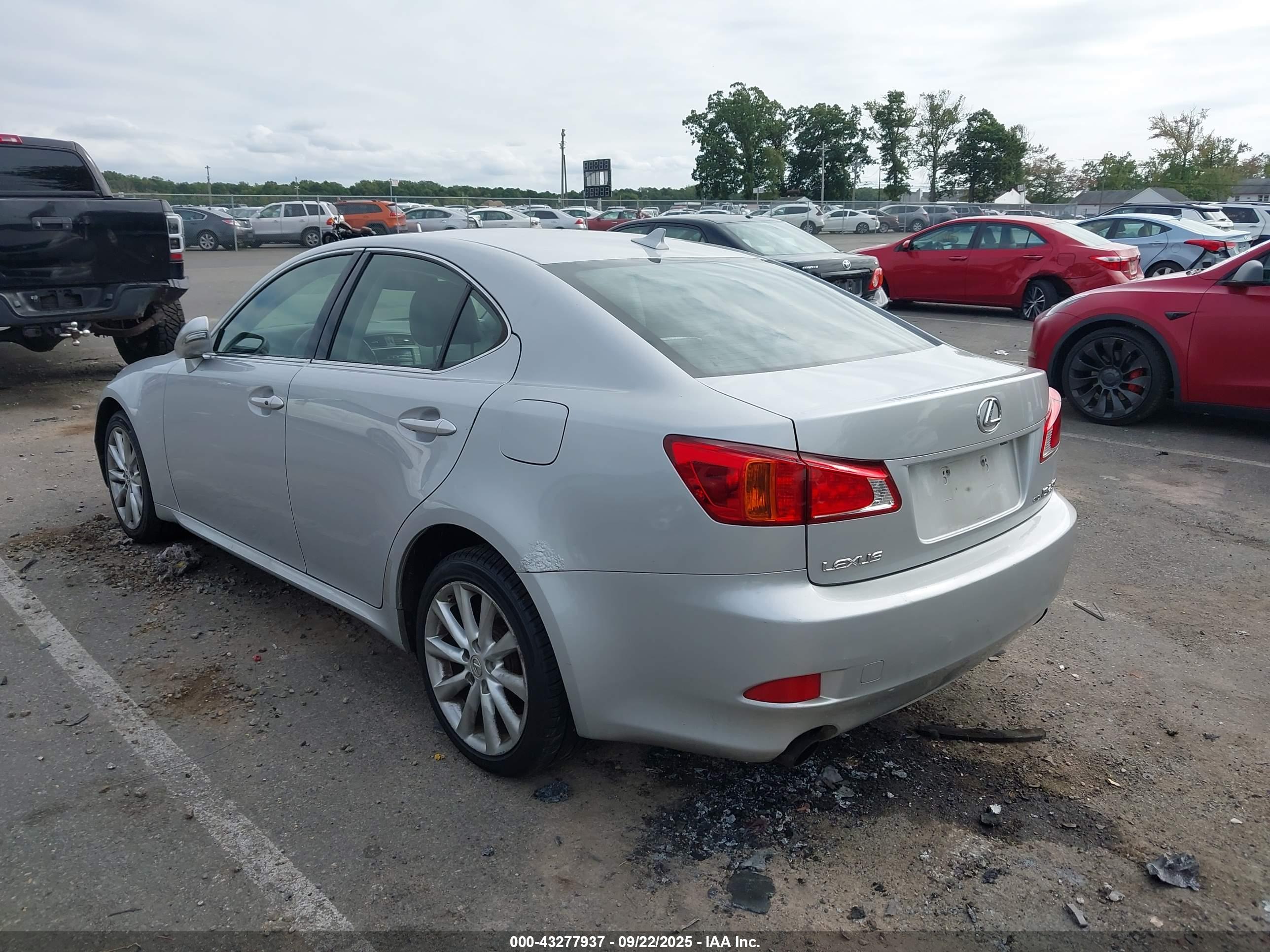 LEXUS IS image 3