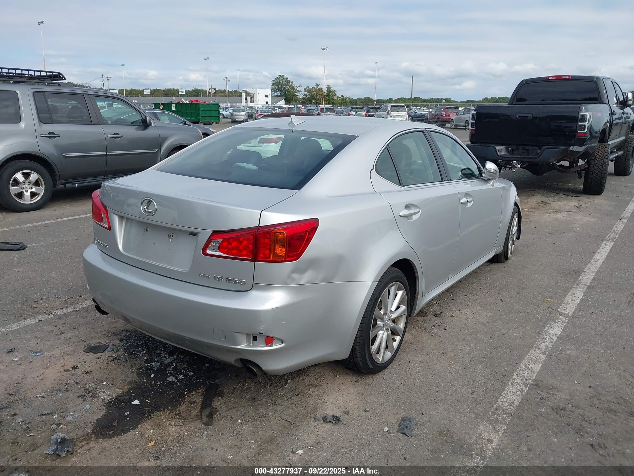 LEXUS IS image 4
