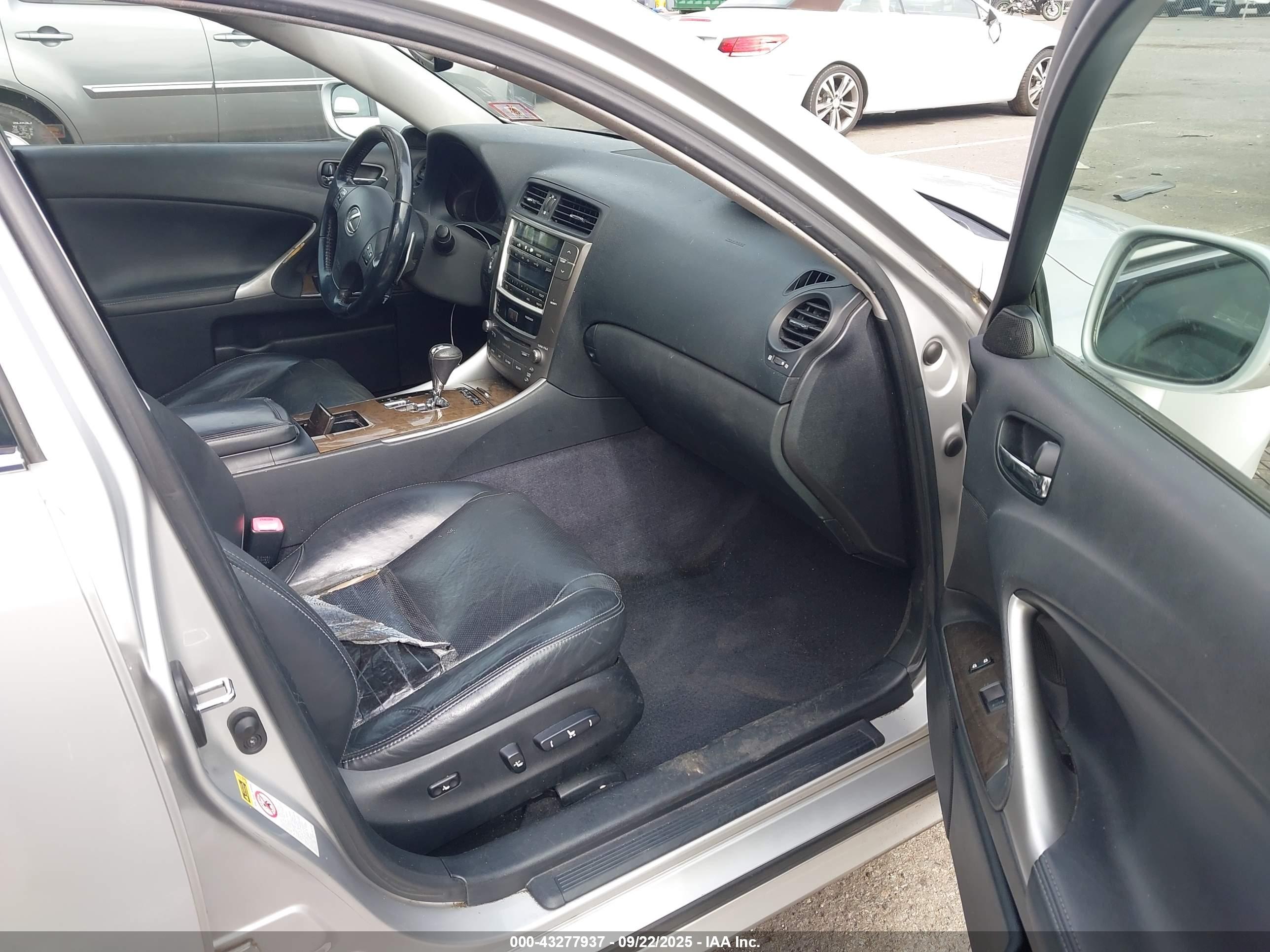 LEXUS IS image 5