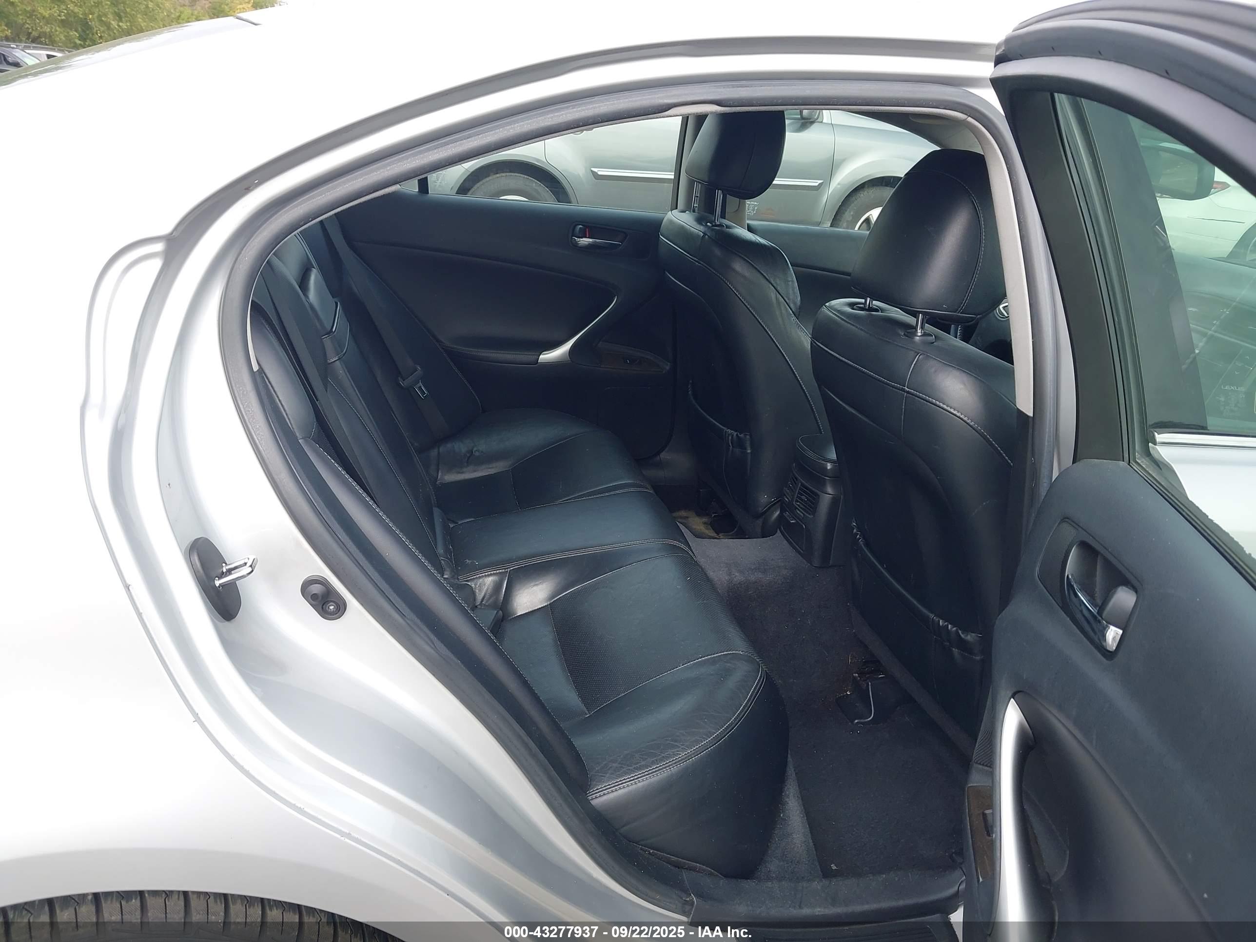 LEXUS IS image 8