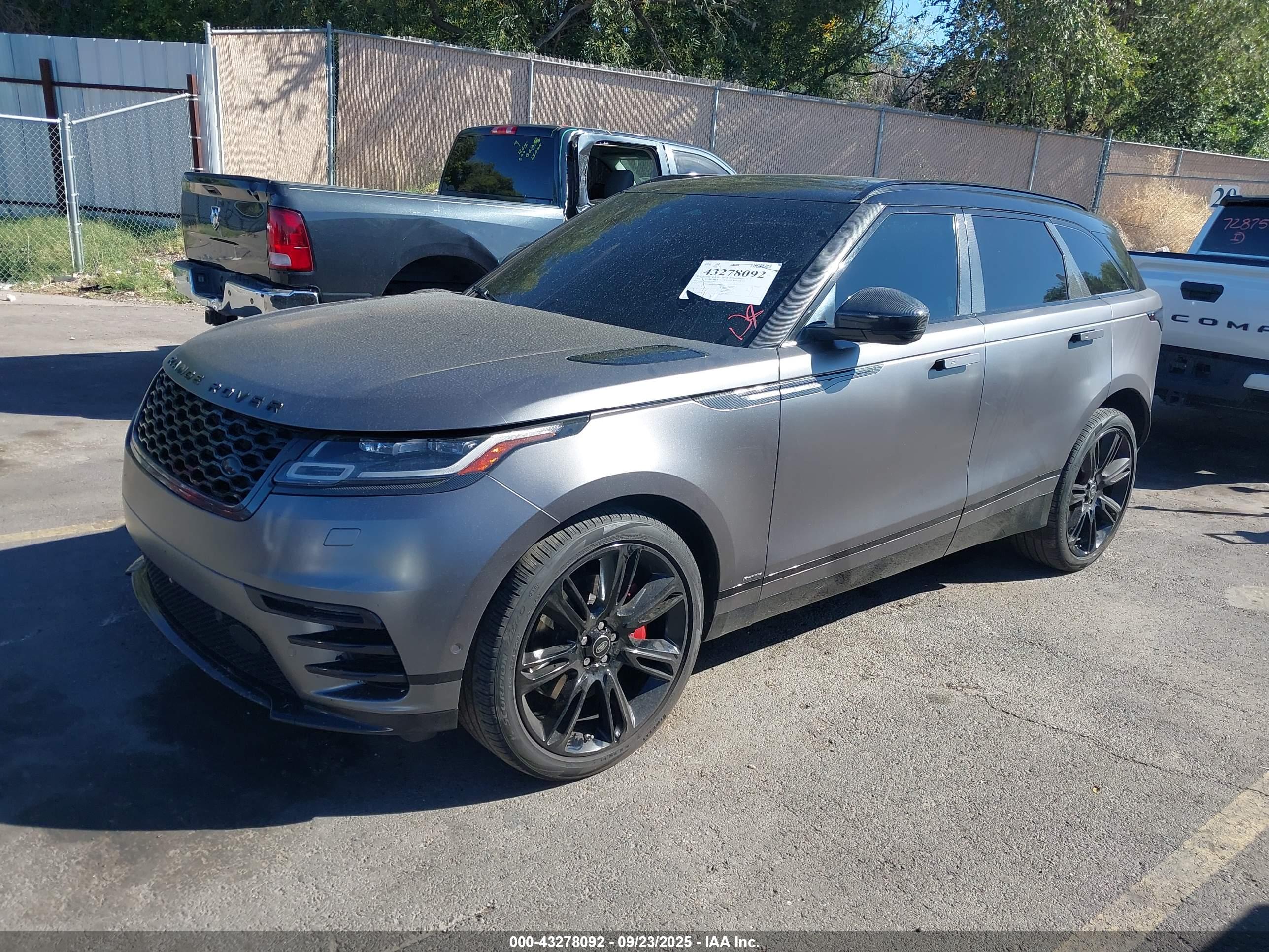 LAND ROVER image 2