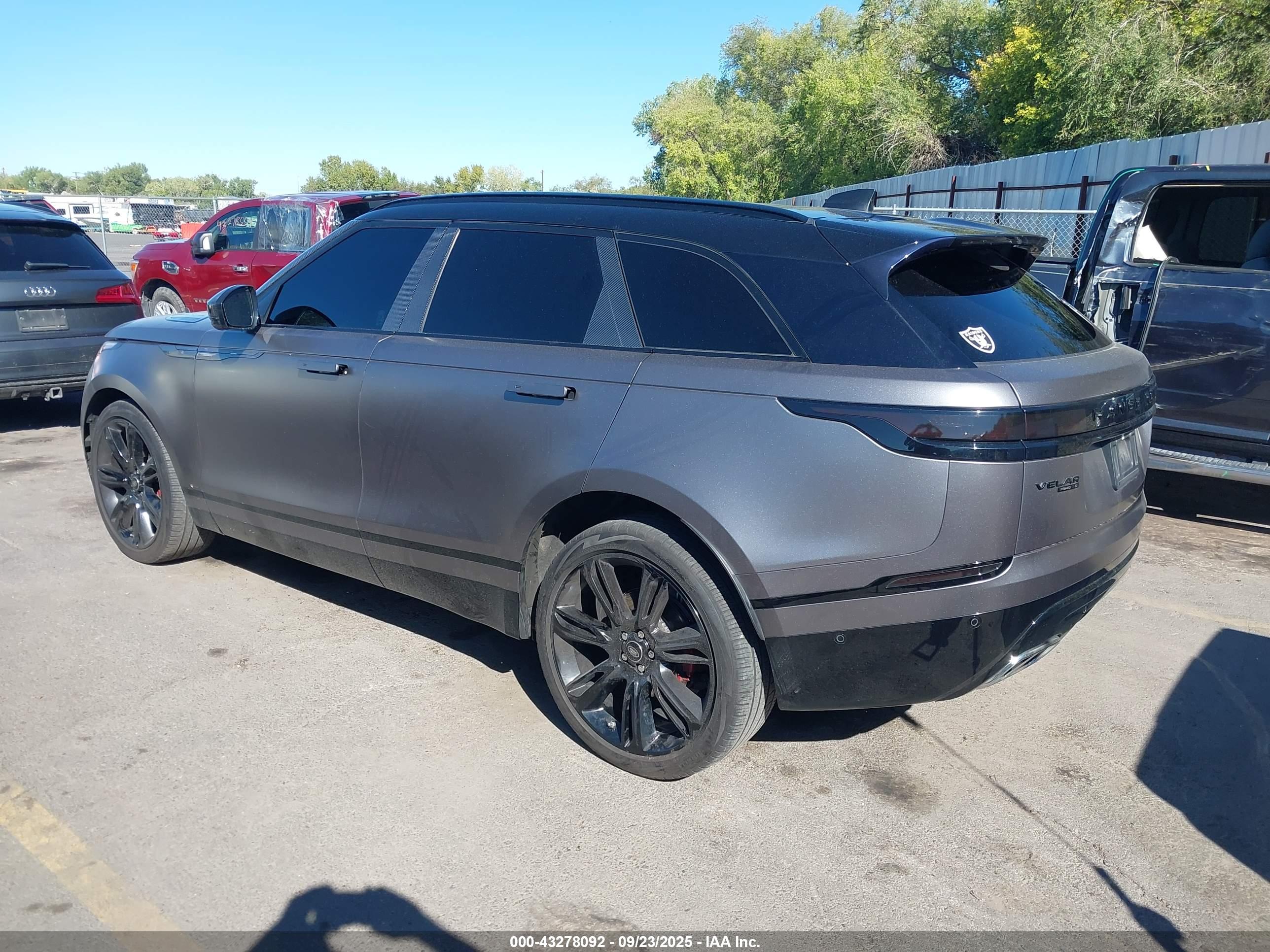 LAND ROVER image 3