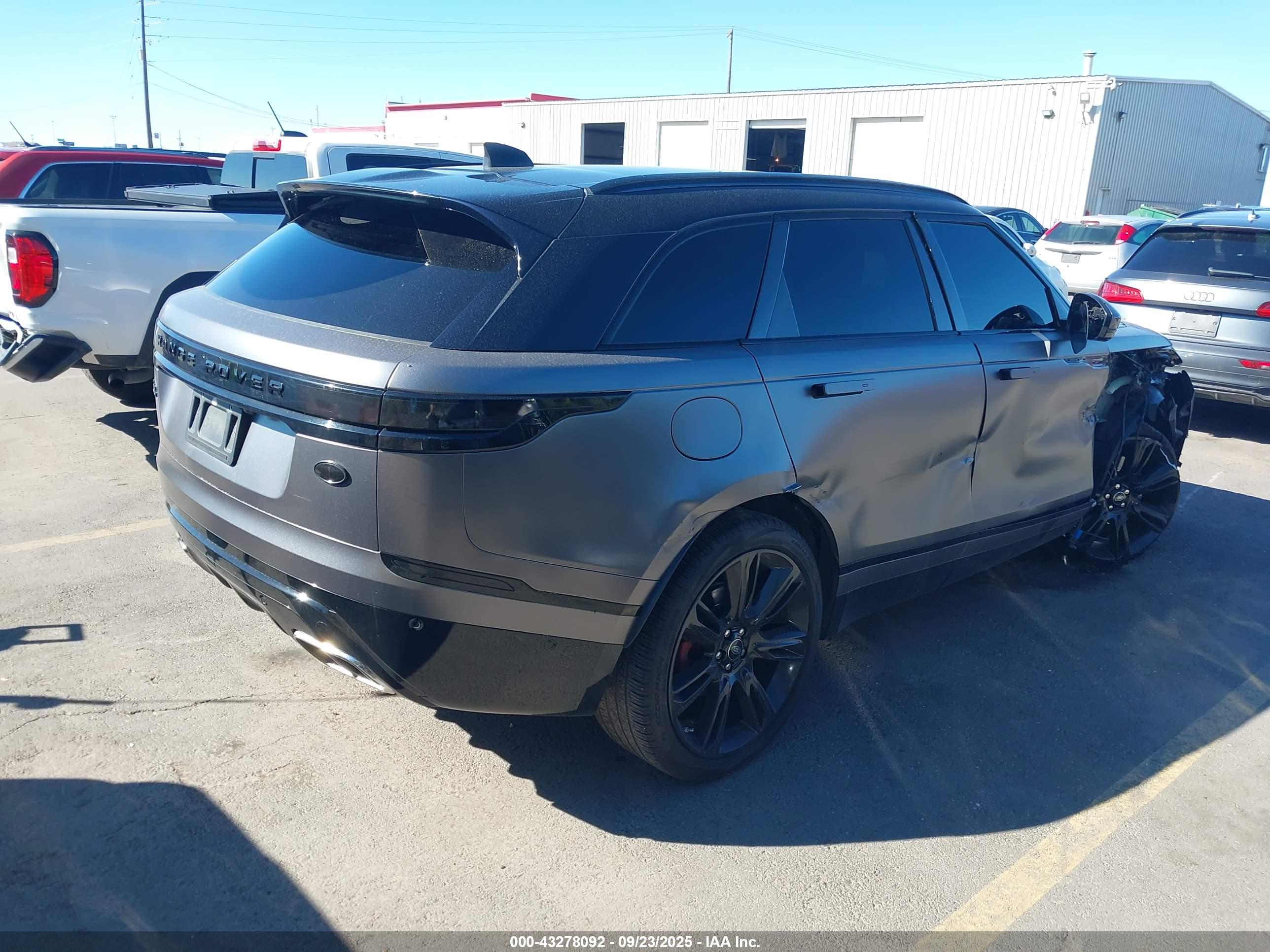 LAND ROVER image 4