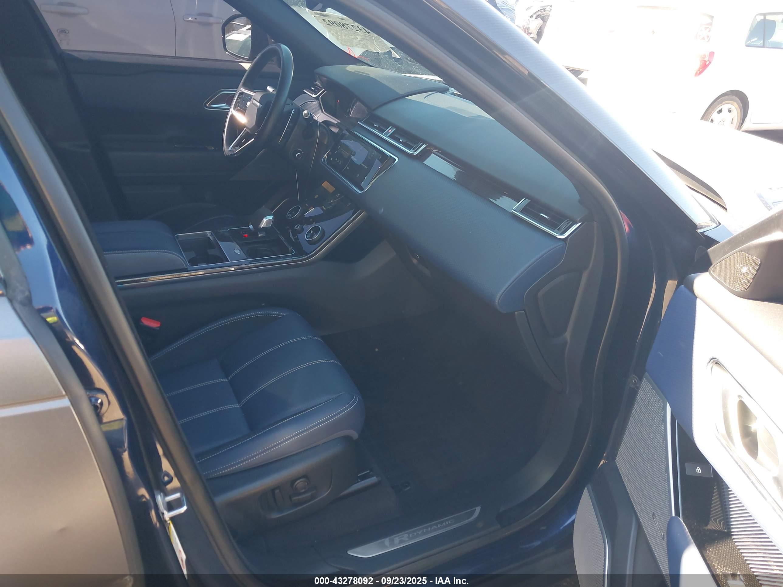 LAND ROVER image 5