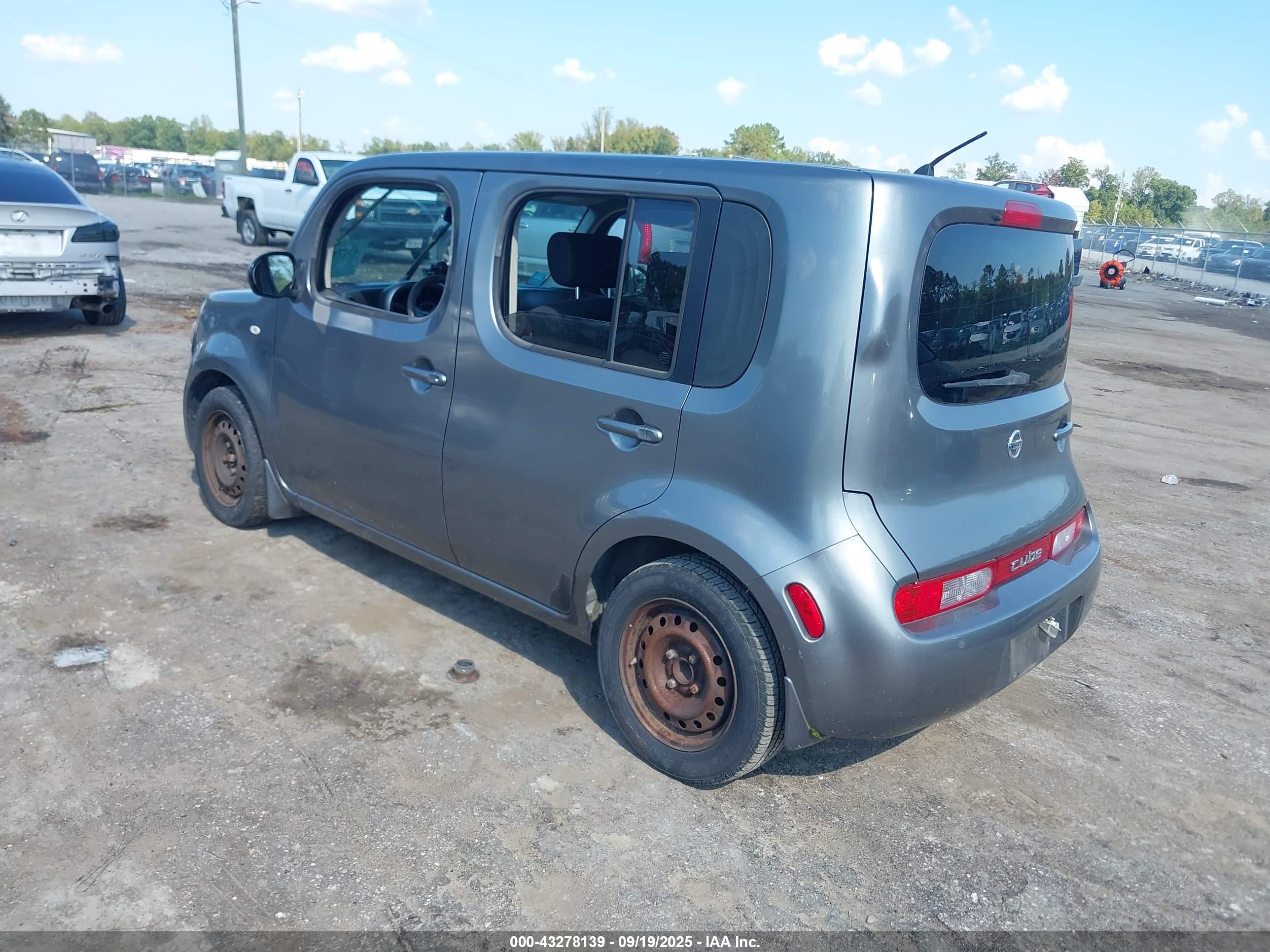 NISSAN CUBE image 3