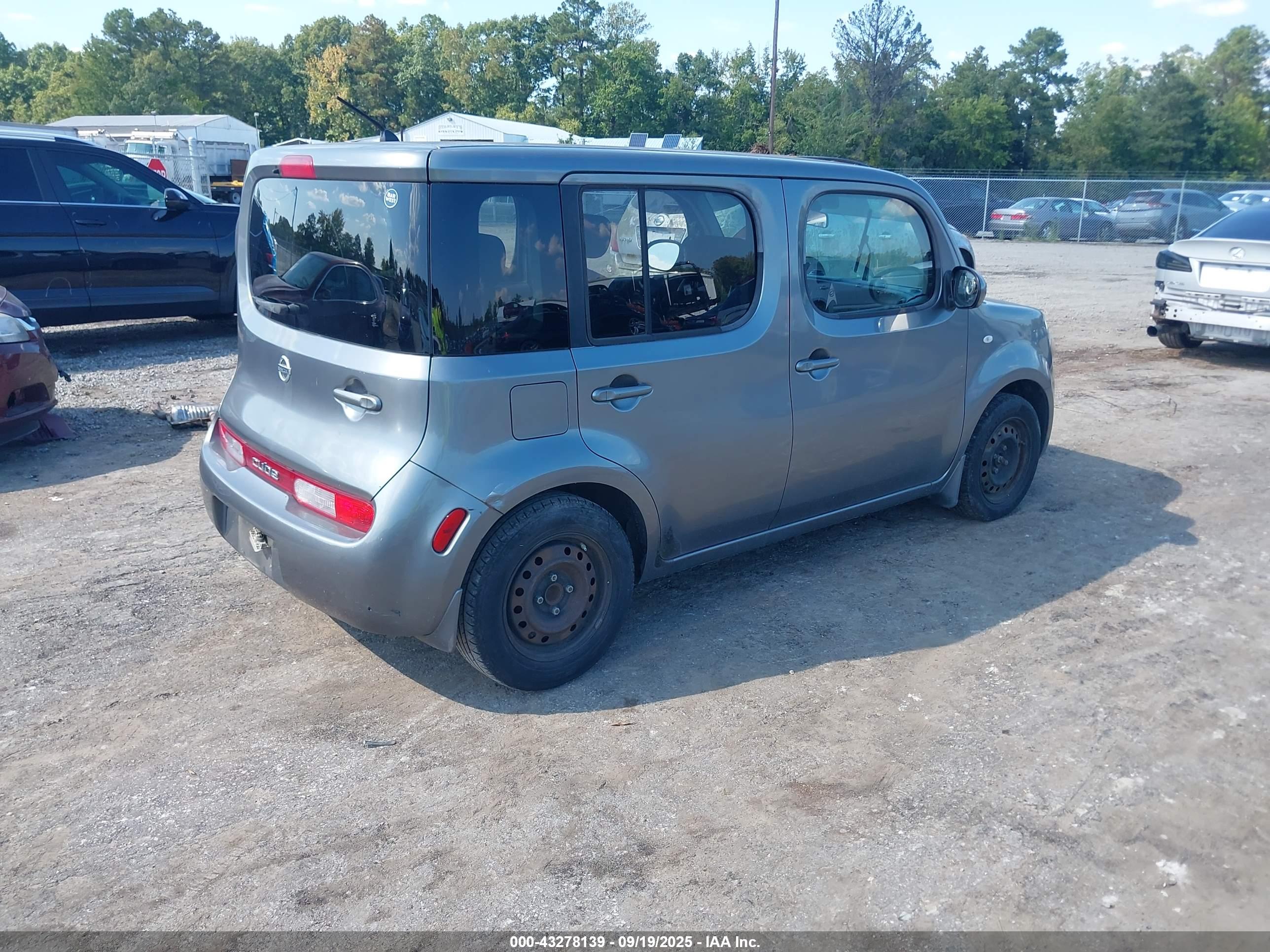 NISSAN CUBE image 4