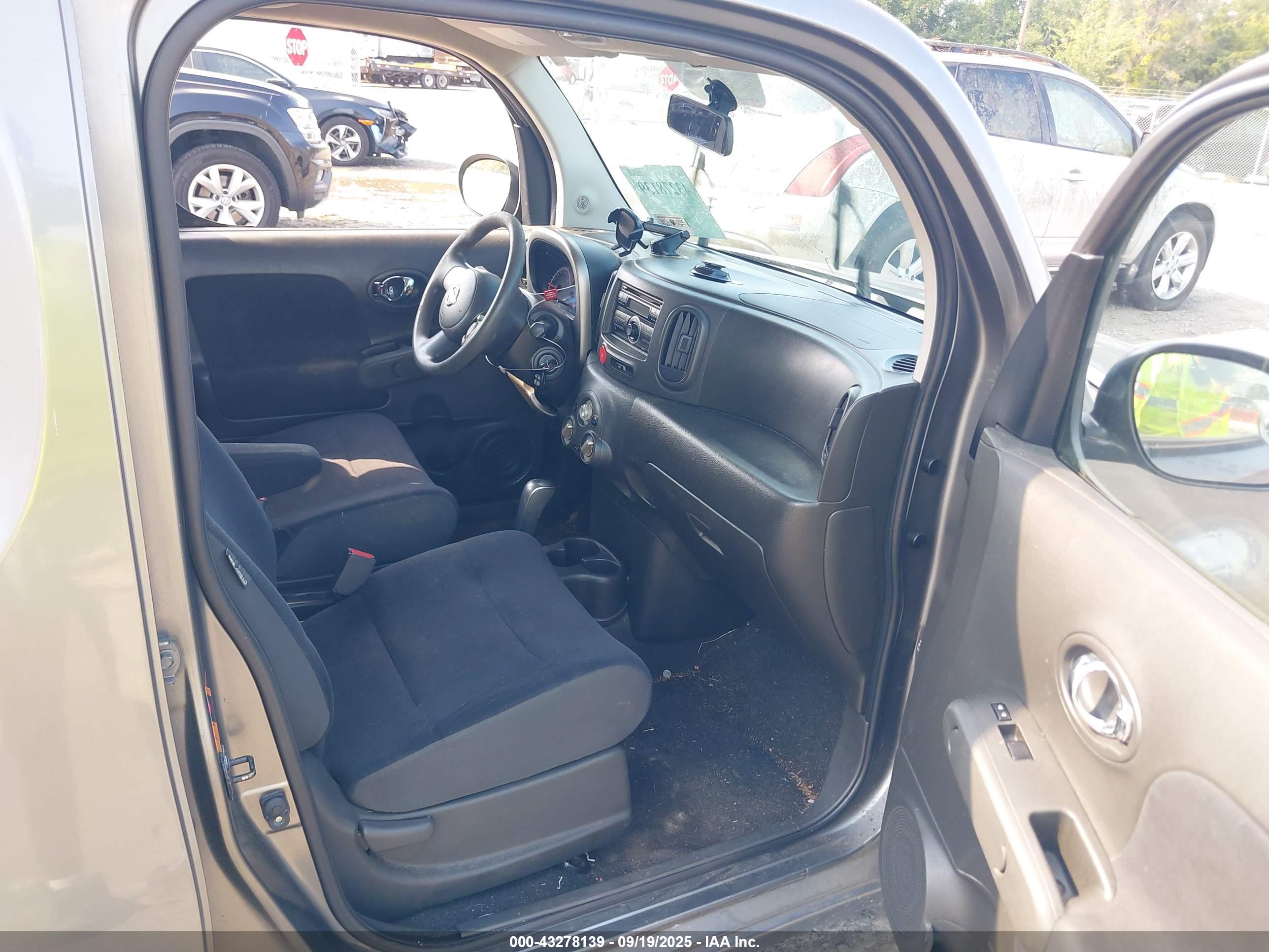 NISSAN CUBE image 5