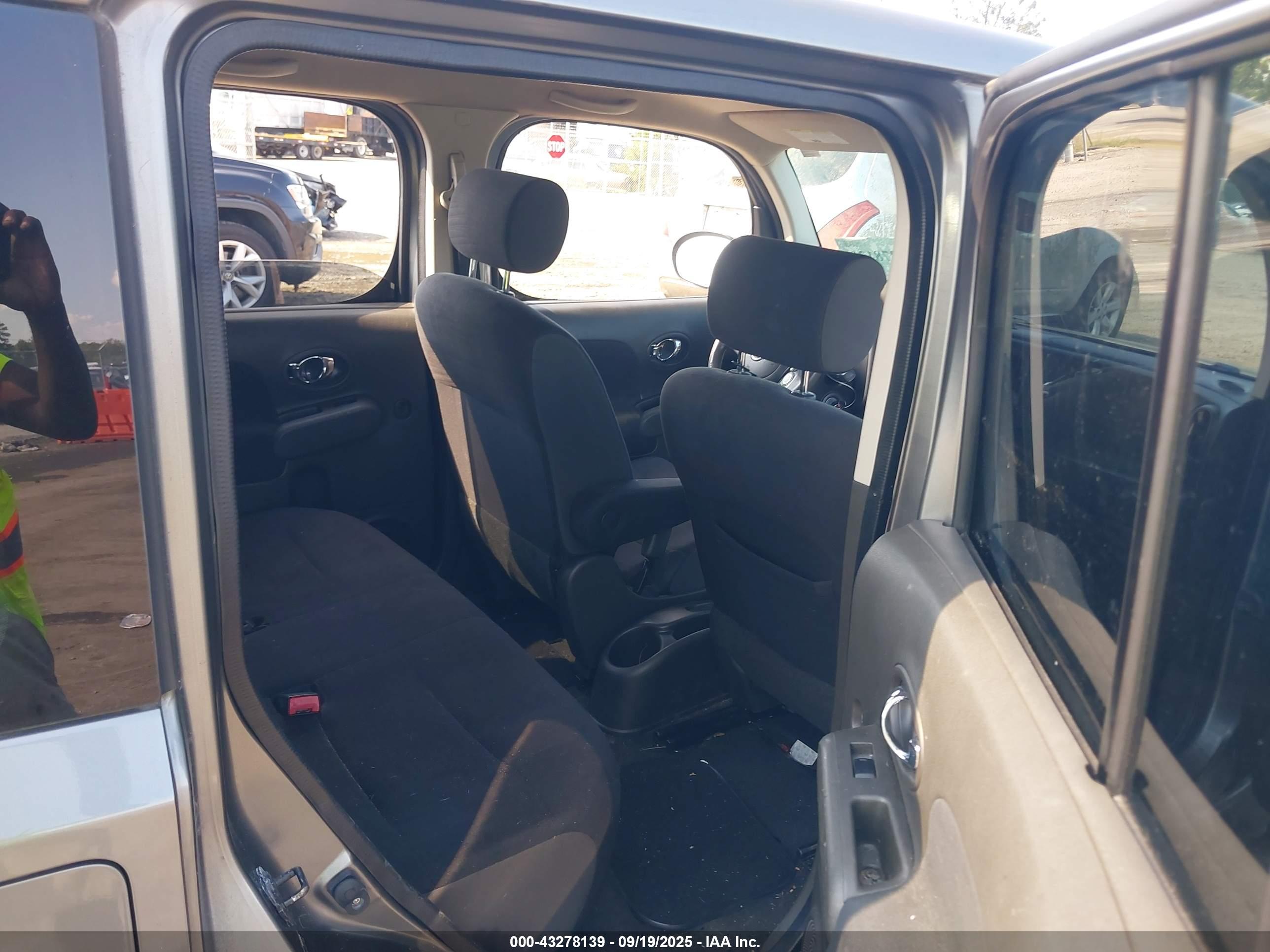 NISSAN CUBE image 8