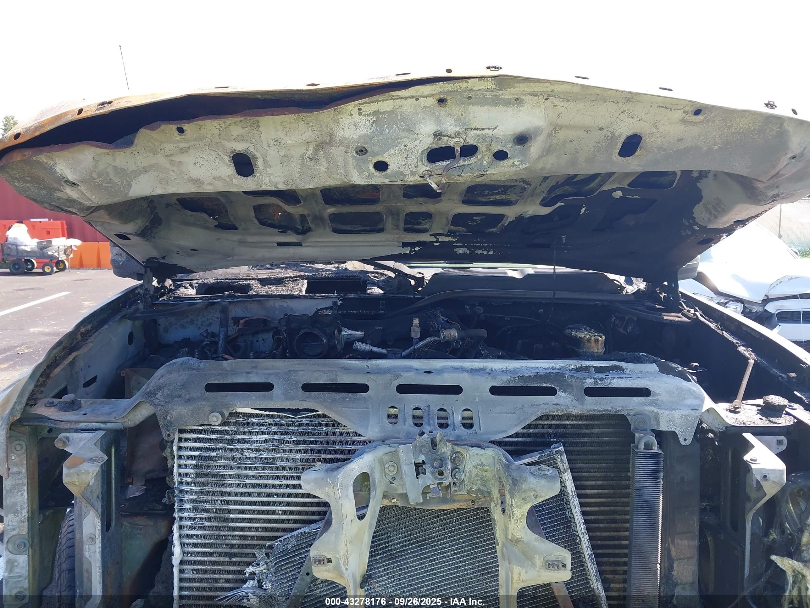 CHEVROLET SILVERADO image 10